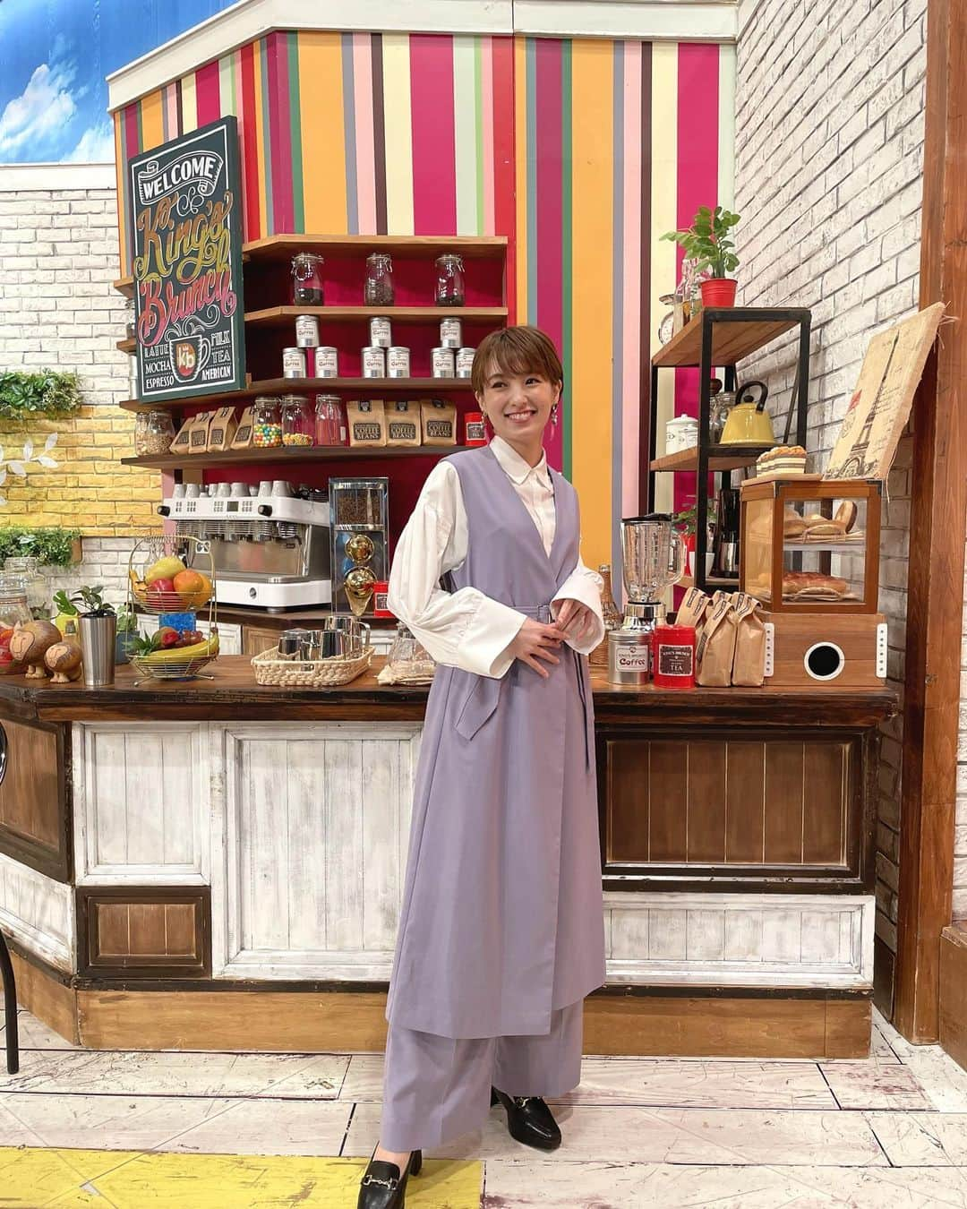 南明奈のインスタグラム：「今日から12月❄️ 1年早いね😳  プチブランチ衣装✨  写真1・2枚目 セットアップ、シャツ @lounie_jp 靴 @randa_pic ピアス @abiste_official  写真3・4枚目 ブラウス、パンツ @cocodeal_official 靴　 @dianashoespress ピアス @abiste_official  写真5・6枚目 ワンピース、パンツ @limue_official ブーツ @dianashoespress ピアス @unoaerre_japan  写真7・8枚目 デニムセットアップ @alexiastam_official ビスチェ @lipservice_official ブーツ @staccatojapan_official  ピアス @abiste_official」