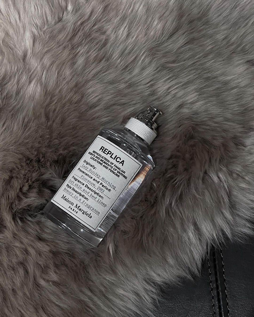 小原優花のインスタグラム：「Lazy Sunday Morning♡ @maisonmargiela   REVIESの美容液にも使うくらいムスク系の香りが好き☺️💭」