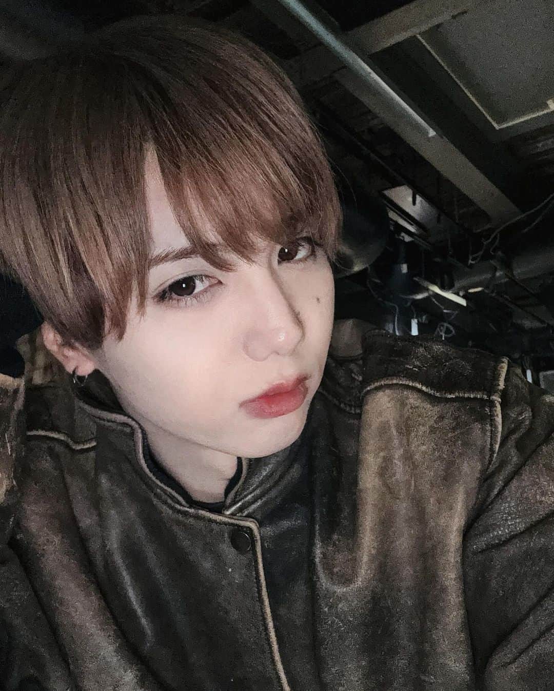 荒一陽のインスタグラム：「髪明るくした👦🏼」