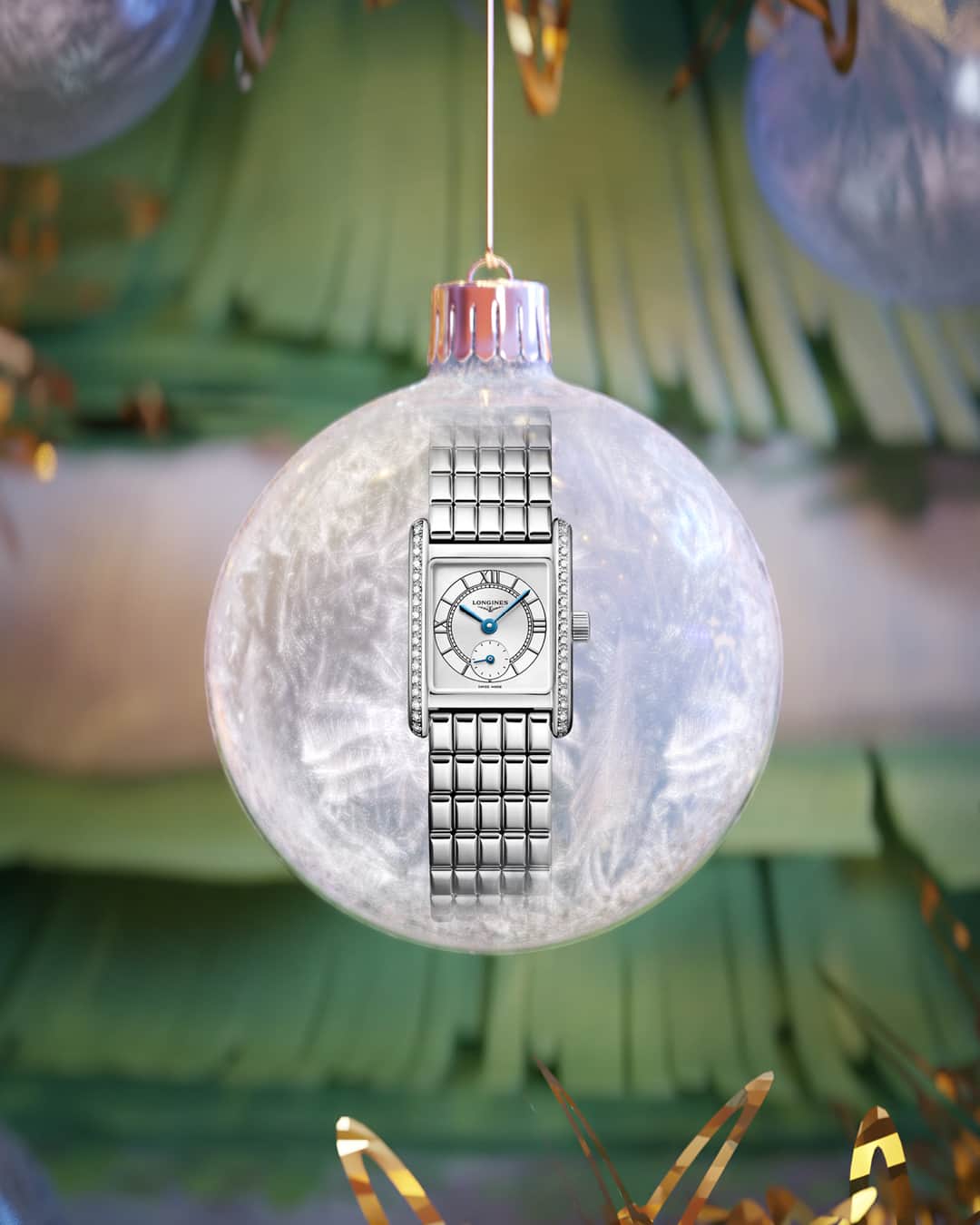 ロンジンのインスタグラム：「Embrace the holiday spirit with the new MINI DOLCEVITA.  #EleganceisanAttitude #ElegantGreetings #MiniDolceVita」