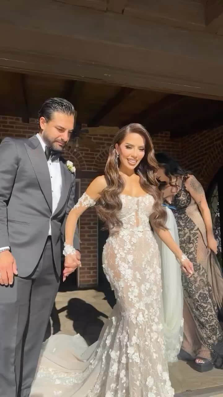 Galia Lahavのインスタグラム：「Still obsessing over @iluvsarahii’s MAYA moment!  The fit was pure perfection, showcasing the craftsmanship and attention to detail✨ Teamed up with the artistry of a renowned makeup artist, it was a match made in style heaven. #GLbride #galialahav」