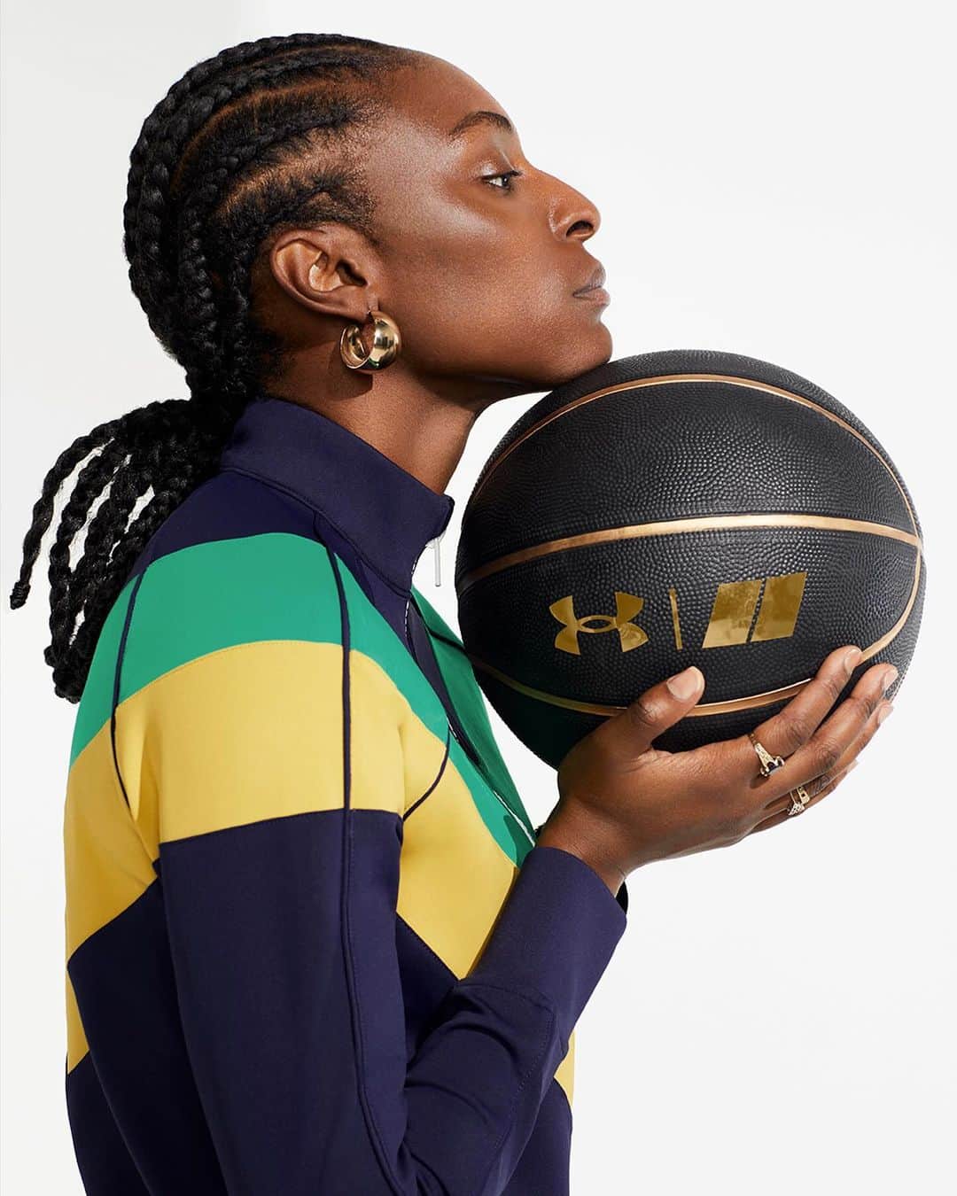 Under Armour Basketballのインスタグラム：「UA🤝@RichFresh. For a limited time, we’re releasing 1️⃣0️⃣0️⃣ Special Edition sets of the exclusive tracksuits worn by @gamecockwbb and @ndwbb ahead of their historic game in Paris 🇫🇷 Get yours now before they‘re gone.  📸 by @kotobolofo 🏀 Hoops by @hoopdreamstudios」