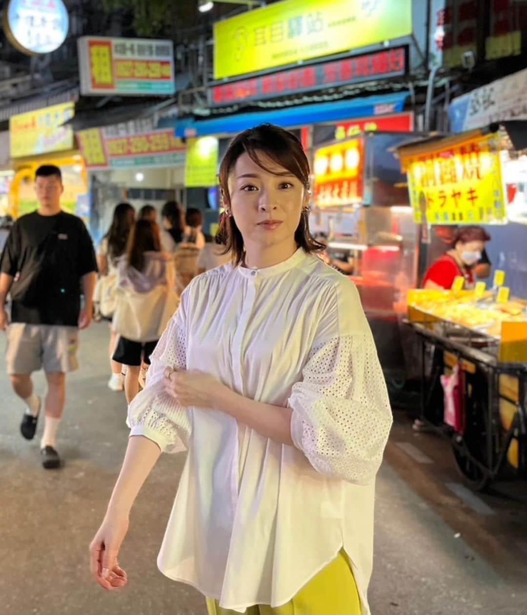 檀れいさんのインスタグラム写真 - (檀れいInstagram)「🌹🌹  アナザースカイで大好きな台湾に行って 参りました✨  台湾でやり残した事、やりたかった事を体験し、改めて台湾の素敵なところをいっぱい 満喫しました✨  そして何より人が穏やかで優しい国✨  心に残る素敵な旅となりましたよ✨  お写真はほんの一部😋 ちょこっとだけお見せします！ お伺いした乾物屋さんと台湾の夜を満喫した ひとコマ✨ 後はオンエアでお楽しみ下さいね😊  明日12月2日23時より日本テレビにて オンエアです✨  お時間ありましたらぜひご覧下さいね✨  追伸　スタッフの皆さんの温かなお心遣いに ずっと癒されていました✨ 感謝の言葉しかありません✨幸せです✨  檀れい🌹 　  #檀れい #danrei #アナザースカイ #台湾大好き #素敵な旅でした #スタッフの皆さんありがとうございました #感謝です #檀スタグラム」12月2日 0時05分 - danrei_official