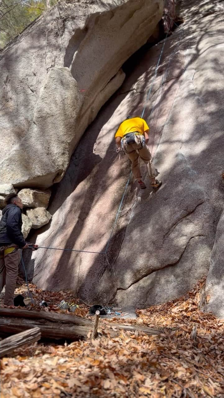 平山ユージのインスタグラム：「I came back to the Area where I put up one of my first route when I was 16 years old.   This one is unsure that I was a first guy that I send the route because we clean some of my friend together March 1985.  Anyway it was great ocation that I can repeat again one of my first route that I put up ✨✨😆👍  Thanks to @toshi__takeuchi who brought me up there✨✨🍻  自分が最初のルートを設定したエリアに戻ってきました。 これは、自分がルートを最初に登ったか確信がありませんが、僕らが掃除し、僕らが1985年3月に登りました。  とにかく、自分が最初に設定したルートの1つをもう一度完登できた素晴らしい機会でした✨✨😆👍  誘ってくれた @toshi__takeuchi に感謝します✨✨🍻  #neverstopexploring #tnfathletes #tnfjp #ザノースフェイス #yamanashi #daydream #bouldering #スポーツクライミング #1985 #11c #檜谷清 #高村嘉一郎 #39年振り #完登　#trad #after39years  @basecamp_onlineshop  @basecamp_import  @basecamp_mgmt  @thenorthfacejp  @beal.official  @carbongrip  @climbskinspain  @basecamp_shinbashi  @basecamp_tedogawabashi  @basecamp_kinshicho @basecamp_shinjuku  @basecamp_higashimurayama  @basecamp_hanno  @basecamp_iruma」