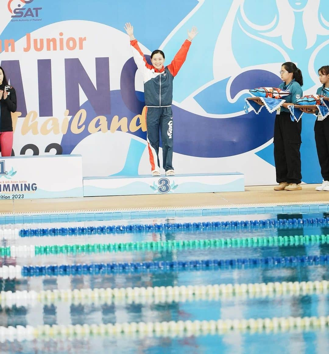 髙津奈々さんのインスタグラム写真 - (髙津奈々Instagram)「18th CMAS Asian Finswimming Championship Phuket Thailand Competition 2023  ▶︎Result ・50m surface 18.30 🥉 自己ベスト&日本新記録樹立🎌 ・100m surface 41.80 4th place ・200m surface 1.36.62 4th place ・4×100m surface relay🥉  (第1泳者として41.52 自己ベスト&日本新記録樹立🎌) ・4×50m mix surface relay 4th place  たくさんのご声援、ありがとうございました。 無事にタイ・プーケットより帰国いたしましたので 結果をご報告させていただきます。  50mと100mで自己ベストを更新し、 日本記録を海外の地で更新できたことが今回自信になりました。  とはいえまだまだ欲しいタイムには到達できず、 まだまだ突き進んでゆくのみです！  これで今日現在 50m,100m,200m,400mサーフィスの 日本記録保持者となりました🇯🇵 残すは800mと1500mのみ。  現状の最善を尽くしたこの大会。 まだまだ目標に向かっての通過点だと再確認しました。  やらなくてはならないことが、 過去1番ではっきりとわかり大事な大会になりました。  現状に目を向け、 しっかりと取り組んでいきたいと思います。  世界で戦います。  引き続きどうぞ応援よろしくお願いいたします🙇‍♀️  #finswimming #asianchampionship  #アジア選手権　 #メダリスト  #日本代表 #日本記録樹立 #アスリート #フィンスイミング #スポンサー募集 #協賛企業募集  #所属先募集」12月2日 0時18分 - nanatakatsu