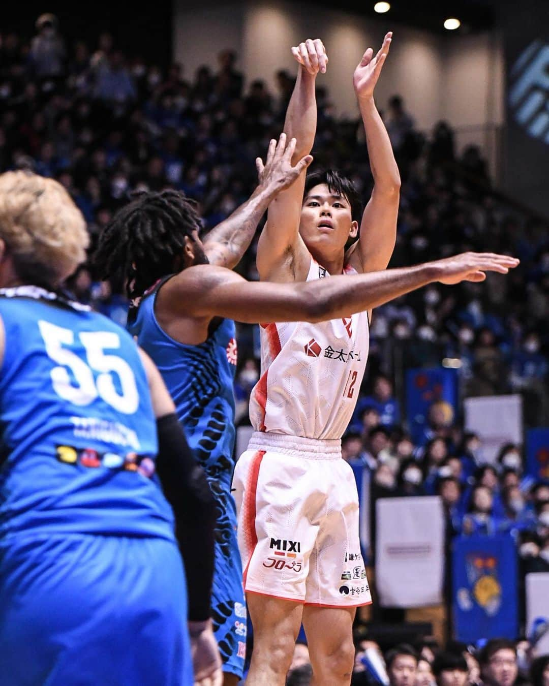 千葉ジェッツさんのインスタグラム写真 - (千葉ジェッツInstagram)「試合風景📸  B.LEAGUE2023-24 vs.島根 🏀試合終了🏀 島根 90-59 千葉  #下を向いてる暇はない #切り替えよう #次節は勝利を #chibajets #Bリーグ #千葉ジェッツ #バスケ #basketball #portrait  #photograph #ジェッツ写真部 #レンズ越しの世界 #応炎 #ありがとうございました」12月2日 0時13分 - chibajets_official