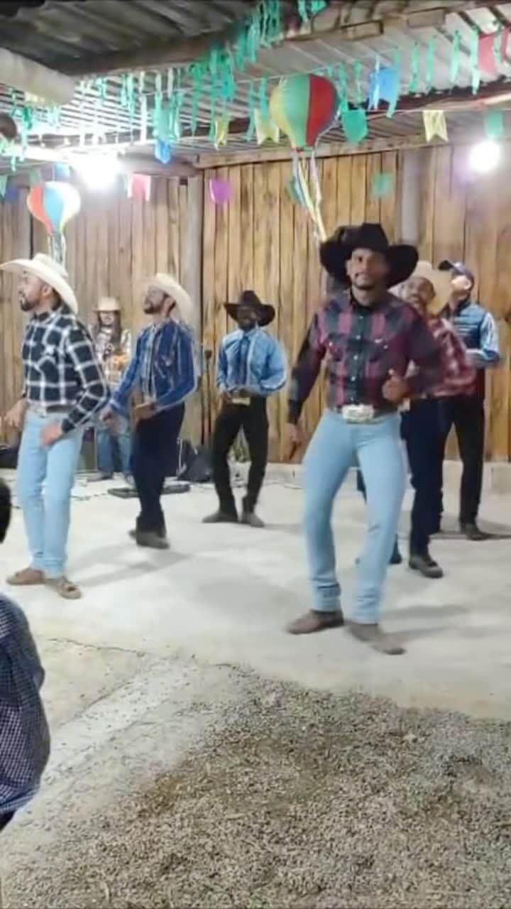 ジョン・フォガティのインスタグラム：「Happy Fan Friday!   Thanks for dancin’ along to ‘Jambalaya’! Be sure to tag me and use my official audio on all of your ‘Jambalaya’ videos🤘🏼」