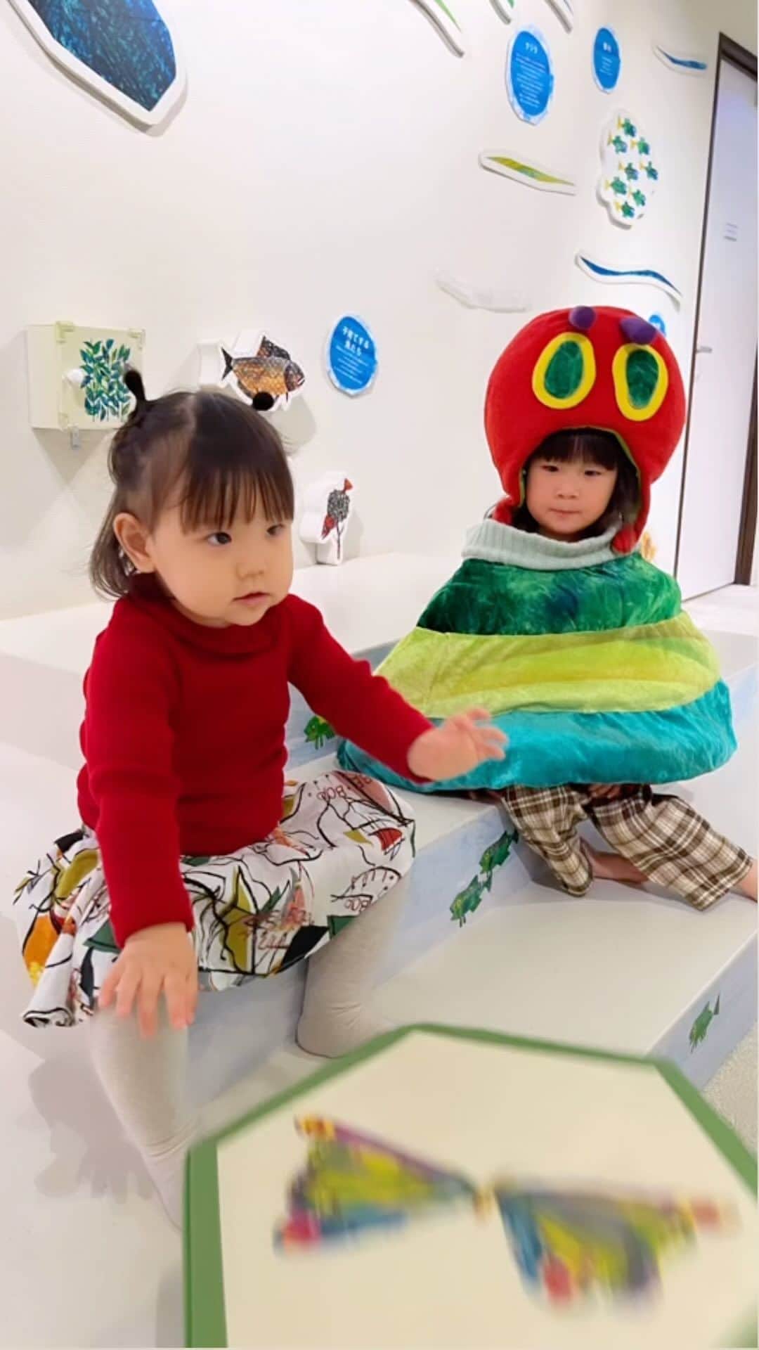 HALCAのインスタグラム：「@play_park_eric_carle 🐛🌼🍄🐳🍎🌈  家族も友達も私と娘のために 楽しいことを考え提案してくれて その気持ちが嬉しい。 そして実際に楽しい。  「さぁ帰ろう！」と何回も言わないと 全然帰らないくらい楽しんでいたし 絵本の世界観が広がる可愛い空間は 子供はもちろん実は大人もハマる。 #playparkericcarle #プレイパークエリックカール  #theveryhungrycaterpillar #ericcarle」