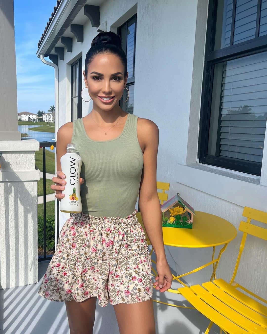 Melissa Risoのインスタグラム：「What a beautiful day in Miami. I’m enjoying the outdoors while drinking my delicious @drinkglow   #glowpartner #glowhydration #drinkglow #glowwithit」
