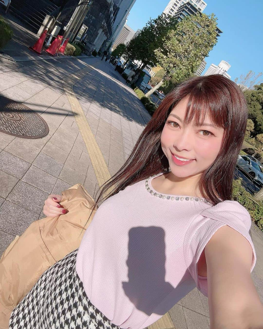 DJ MIYAのインスタグラム：「やっほ*\(^o^)/*マンホールのてくてくスタンプ　無料版がリリースしたよーぉ💖  旅先とかで可愛いマンホール見つけるの大好き❤  二枚目は横浜・みなとみらい 三枚目は札幌・すすきので  開催者側として利用できる「無料版デジタルスタンプラリーシステム」で現在同プラットフォームにて開催中の「マンホールカードスタンプラリー」  全国各地のデザインマンホールを探してスタンプを集めることが可能なの💖  たくさん集めた人には抽選でクオカードをプレゼントされます！ スタンプを取得すると該当マンホールのマンホールカード裏面のデザインを見ることができます⭐︎✨🌟💫  株式会社Geolocation Technologyの提供するデジタルスタンプラリープラットフォーム「てくてくスタンプ」の無料版を2023年11月30日にリリースしました！  サービス名：てくてくスタンプ　無料版 リリーズ日：2023年11月30日  提供会社：Geolocation Technology(ジオロケーションテクノロジー)  PR @geolocation_technology  こんな可愛いマンホールあるんだっていろいろ発見できることいっぱいあるよーぉ♡  みんなもチャレンジしてみてね🎵  #スタンプラリー #デジタルスタンプラリー #てくてくスタンプ #マンホール #マンホールカード #ジオロケーションテクノロジー #マンホール探し #可愛いマンホール #旅先 #旅好き女子 #トラベラー #旅 #旅インフルエンサー #旅インスタグラマー #旅好き  #トリドリベース #お散歩 #マンホール巡り #可愛いイラスト #街歩き #町歩き #お散歩好き #トリドリベース #お出かけコーデ #お出かけ #スポット巡り #かわいいもの好き #可愛いの好き #コーディネート #半袖コーデ #冬コーデ」