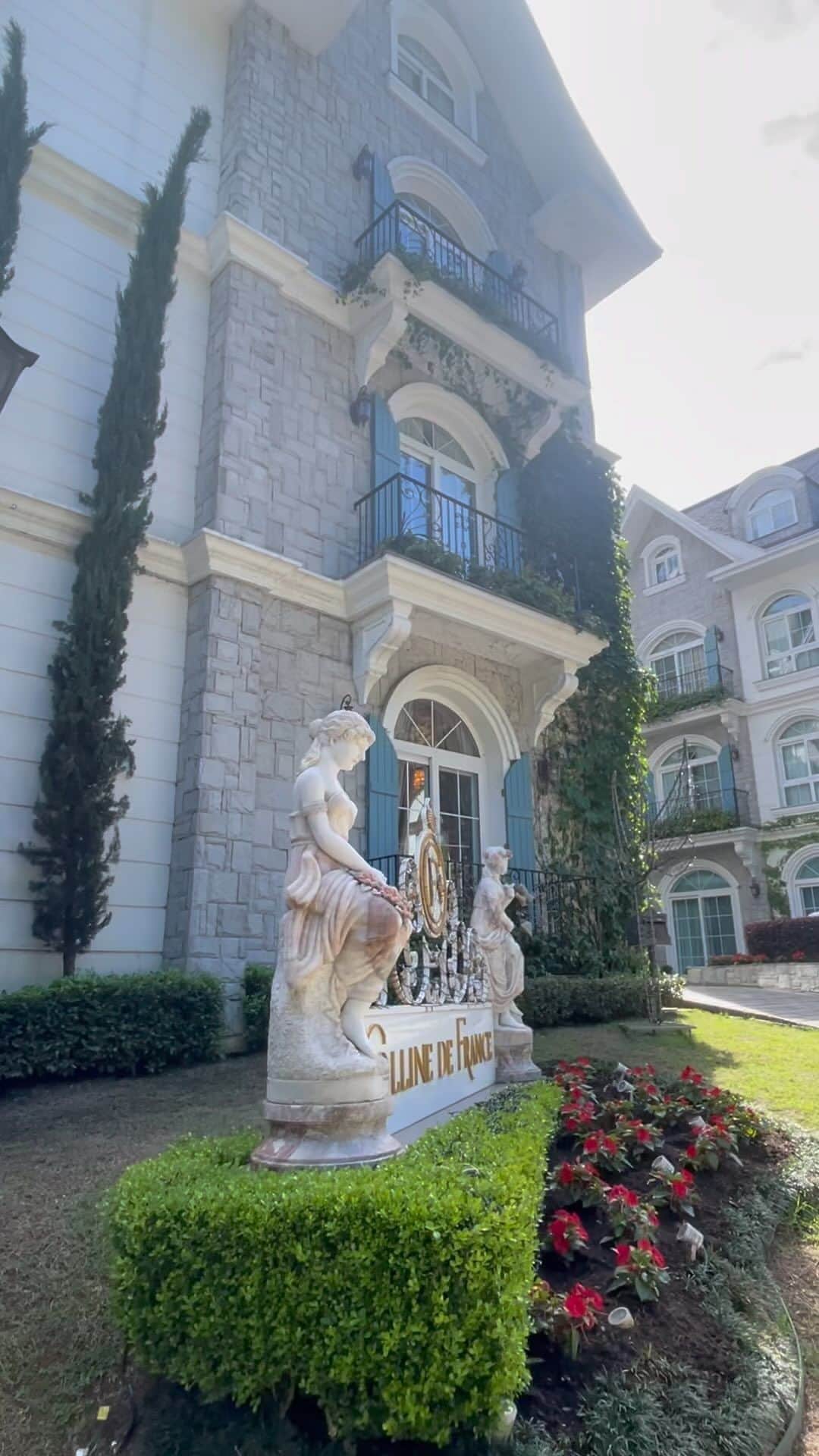 太田エイミーのインスタグラム：「Magical @collinedefrance 🤍 in Gramado - a mountain town in Brazil’s south, Rio Grande do Sul. This town has a lot of German and Swiss influence and is an amazing place to come during the holiday season 🎄」
