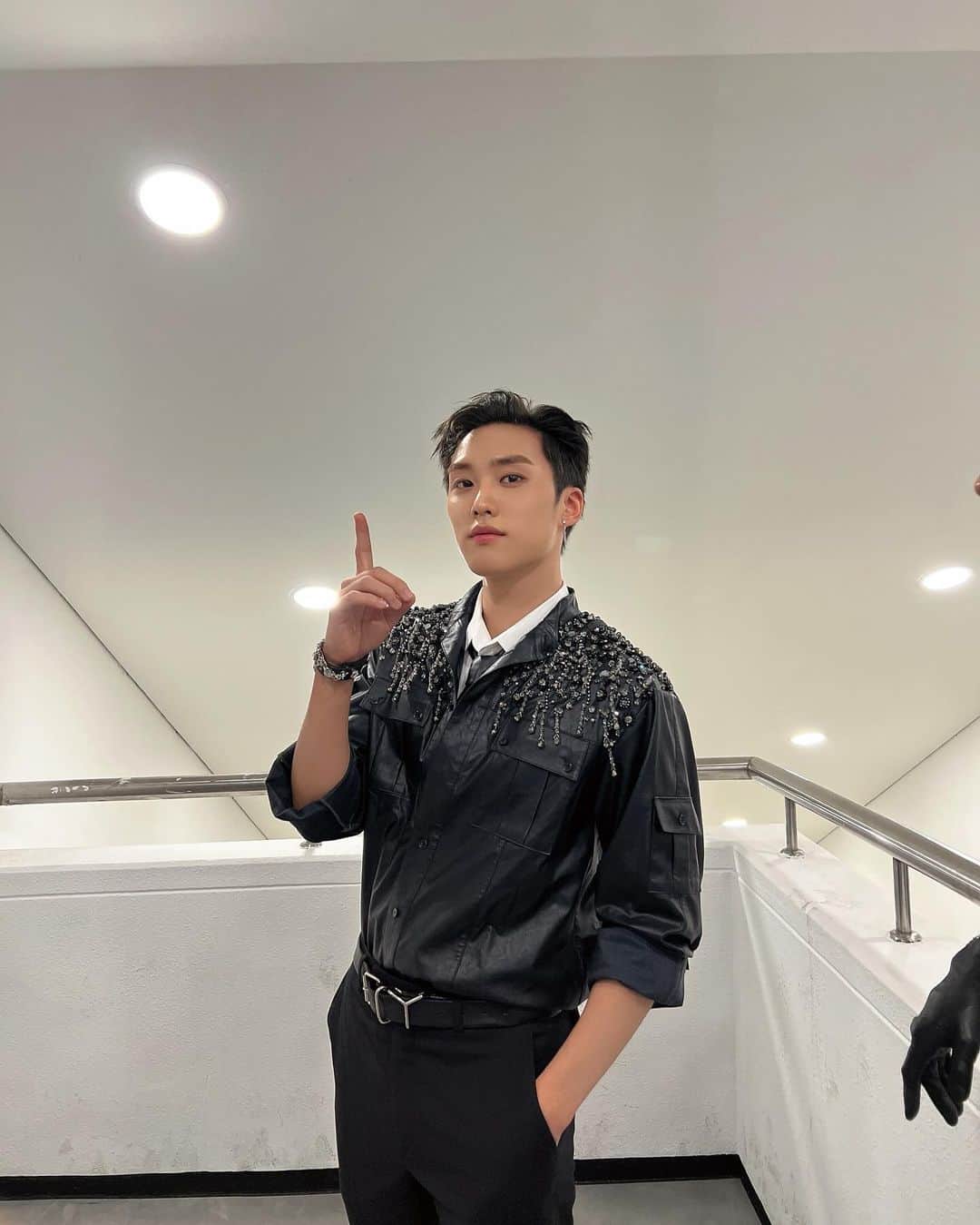 THE BOYZさんのインスタグラム写真 - (THE BOYZInstagram)「데이 1 끝!! 재밌었다🥳 내일도 잘 부탁해 더비❤️」12月2日 0時42分 - official_theboyz