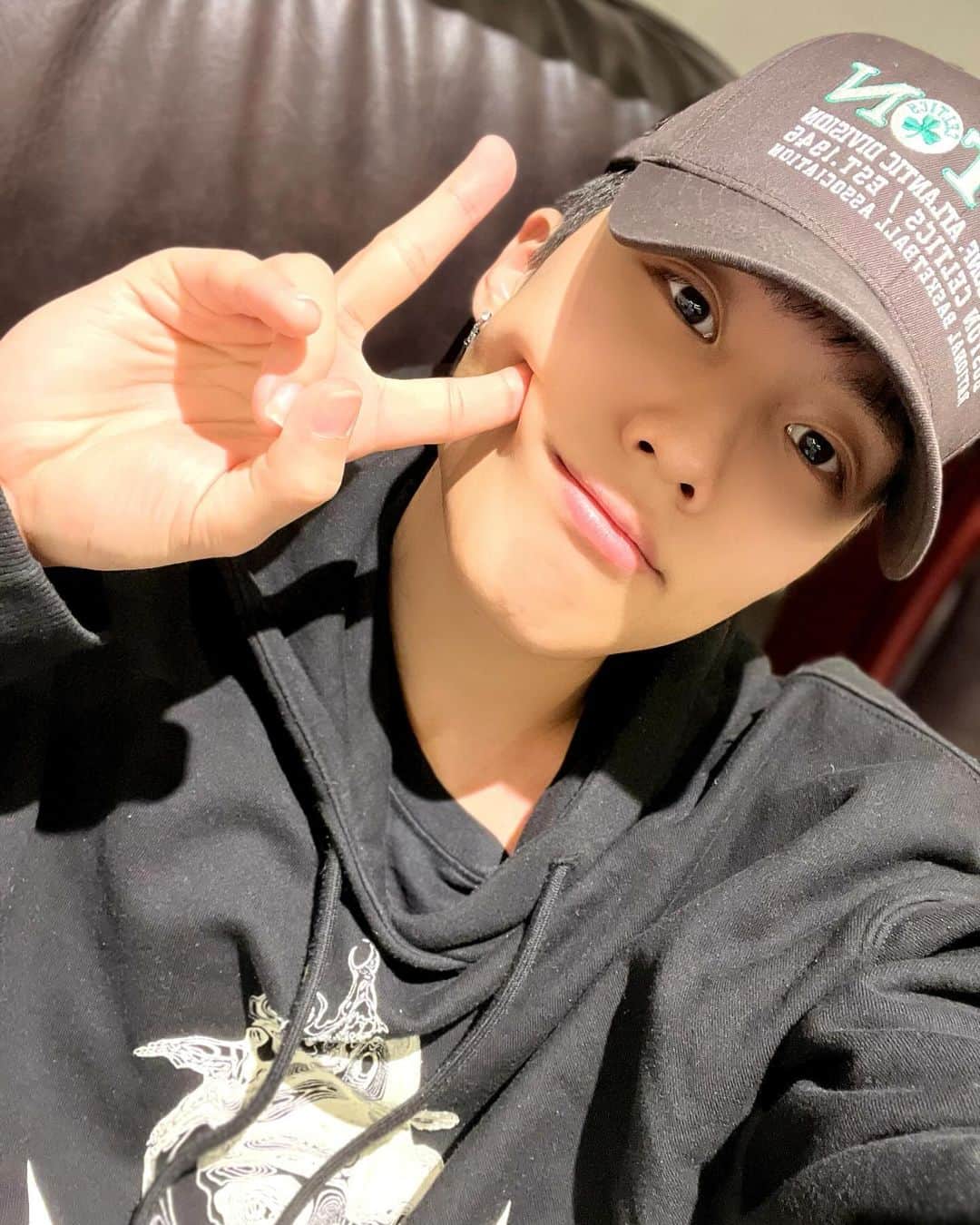 THE BOYZのインスタグラム：「데이 1 끝!! 재밌었다🥳 내일도 잘 부탁해 더비❤️」