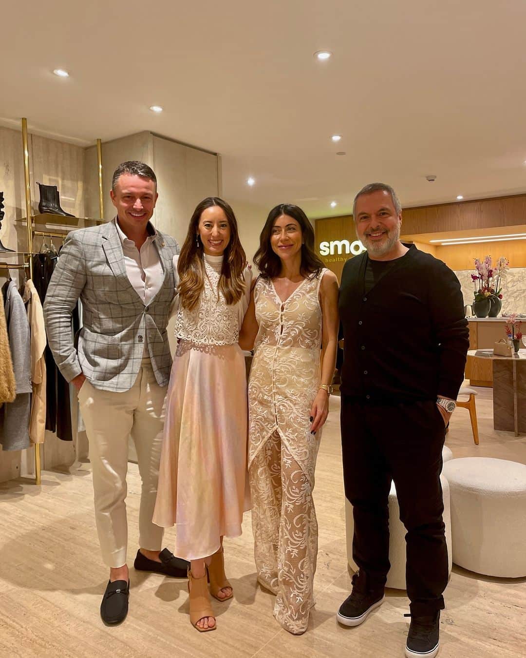 太田エイミーのインスタグラム：「People you meet make life beautiful 🤍 Thank you @annacarolinabassi and @caioc4mpos for this moment. Carol is an entrepreneur and a fashion designer and they have built a fashion empire @carolbassibrand very inspiring and the clothes are just stunning!!」