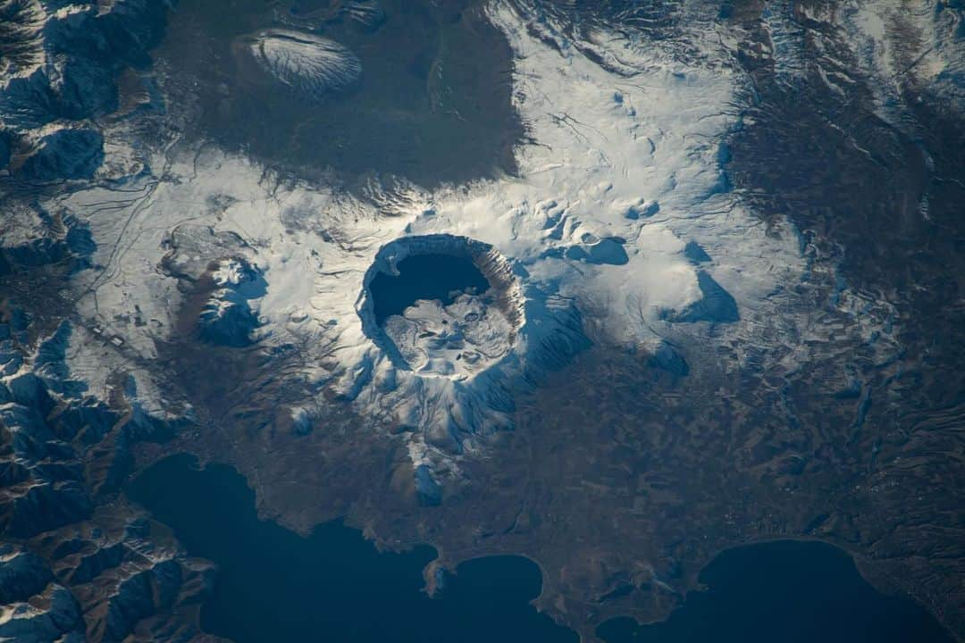 国際宇宙ステーションさんのインスタグラム写真 - (国際宇宙ステーションInstagram)「On the first day of Christmas the space station (@iss) gave to me…  Beautiful views of our home planet to see 🌎  Image descriptions:   1. The Tian Shan Mountain range in Central Asia. In the top left corner of the image, Northrop Grumman's Cygnus spacecraft solar array peeks through.   2. Snow drifts and scattered clouds mix in with the Karakoram Mountain range. Spanning the borders of Pakistan, India and China, the range is one of the world's most geological areas.  3. In the caldera of Nemrut, a dormant volcano in Turkey, is Lake Nemrut. Fed by hot springs, the freshwater lake sits at an elevation of roughly 7,300 feet (~2,200 meters). Near the bottom of the image is the alkaline Lake Van, the largest in the country.  4. The sun reflects off peaks of the snow-capped Swiss Alps while casting shadows in the foothills of the mountain range.  5.  Lago O'Higgins, or San Martin Lake, flows between snow-capped mountain ranges in Chile.  6. Upsala Glacier, in between Chile and Argentina, flows into Lago Argentina.  7. The glacier-capped Mount Rainer ascends up to 14,400 feet (~4,400 meters) above sea level. As the most glaciated peak in the contiguous U.S., the active volcano slopes through Mount Rainer National Park, southeast of Seattle.  8. The tallest mountain in Japan, Mount Fuji. The summit of the active stratovolcano spends five months out of the year covered in snow, reaching over 12,000 feet (~3,700 meters) in elevation.」12月2日 1時02分 - iss