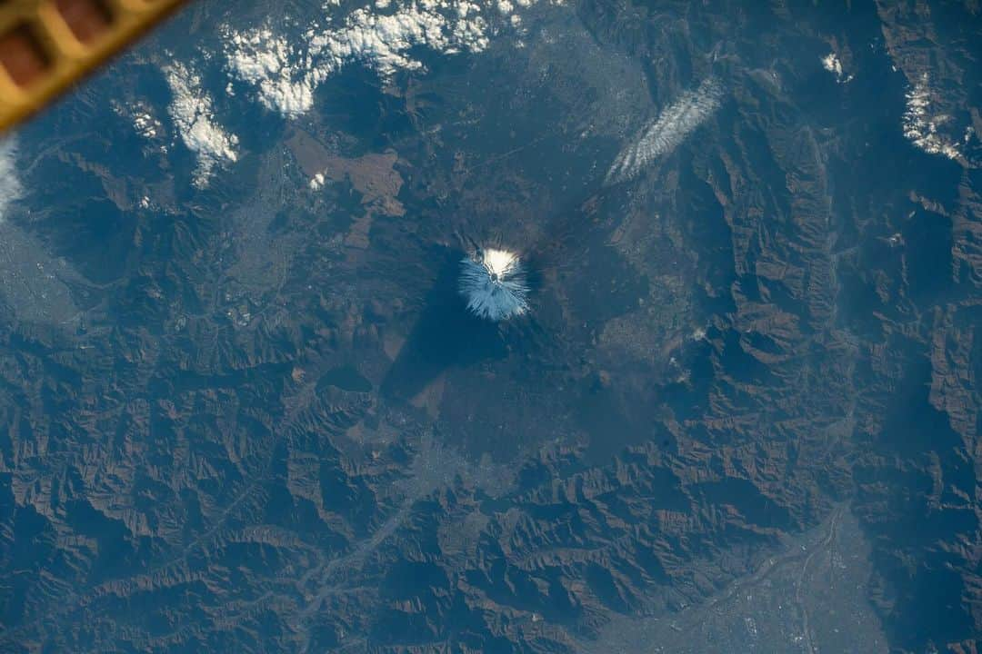 国際宇宙ステーションさんのインスタグラム写真 - (国際宇宙ステーションInstagram)「On the first day of Christmas the space station (@iss) gave to me…  Beautiful views of our home planet to see 🌎  Image descriptions:   1. The Tian Shan Mountain range in Central Asia. In the top left corner of the image, Northrop Grumman's Cygnus spacecraft solar array peeks through.   2. Snow drifts and scattered clouds mix in with the Karakoram Mountain range. Spanning the borders of Pakistan, India and China, the range is one of the world's most geological areas.  3. In the caldera of Nemrut, a dormant volcano in Turkey, is Lake Nemrut. Fed by hot springs, the freshwater lake sits at an elevation of roughly 7,300 feet (~2,200 meters). Near the bottom of the image is the alkaline Lake Van, the largest in the country.  4. The sun reflects off peaks of the snow-capped Swiss Alps while casting shadows in the foothills of the mountain range.  5.  Lago O'Higgins, or San Martin Lake, flows between snow-capped mountain ranges in Chile.  6. Upsala Glacier, in between Chile and Argentina, flows into Lago Argentina.  7. The glacier-capped Mount Rainer ascends up to 14,400 feet (~4,400 meters) above sea level. As the most glaciated peak in the contiguous U.S., the active volcano slopes through Mount Rainer National Park, southeast of Seattle.  8. The tallest mountain in Japan, Mount Fuji. The summit of the active stratovolcano spends five months out of the year covered in snow, reaching over 12,000 feet (~3,700 meters) in elevation.」12月2日 1時02分 - iss