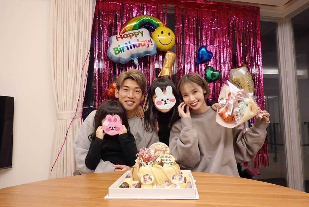 三輪麻未のインスタグラム：「@poire_tsujii さんの スペシャルケーキと一緒に 家族とトレーナーさんにお祝いして頂きました🎂💫　  #お誕生日#お誕生日ケーキ #ありがとうございます #ケーキの中ではマロンケーキ♡がすきです。」