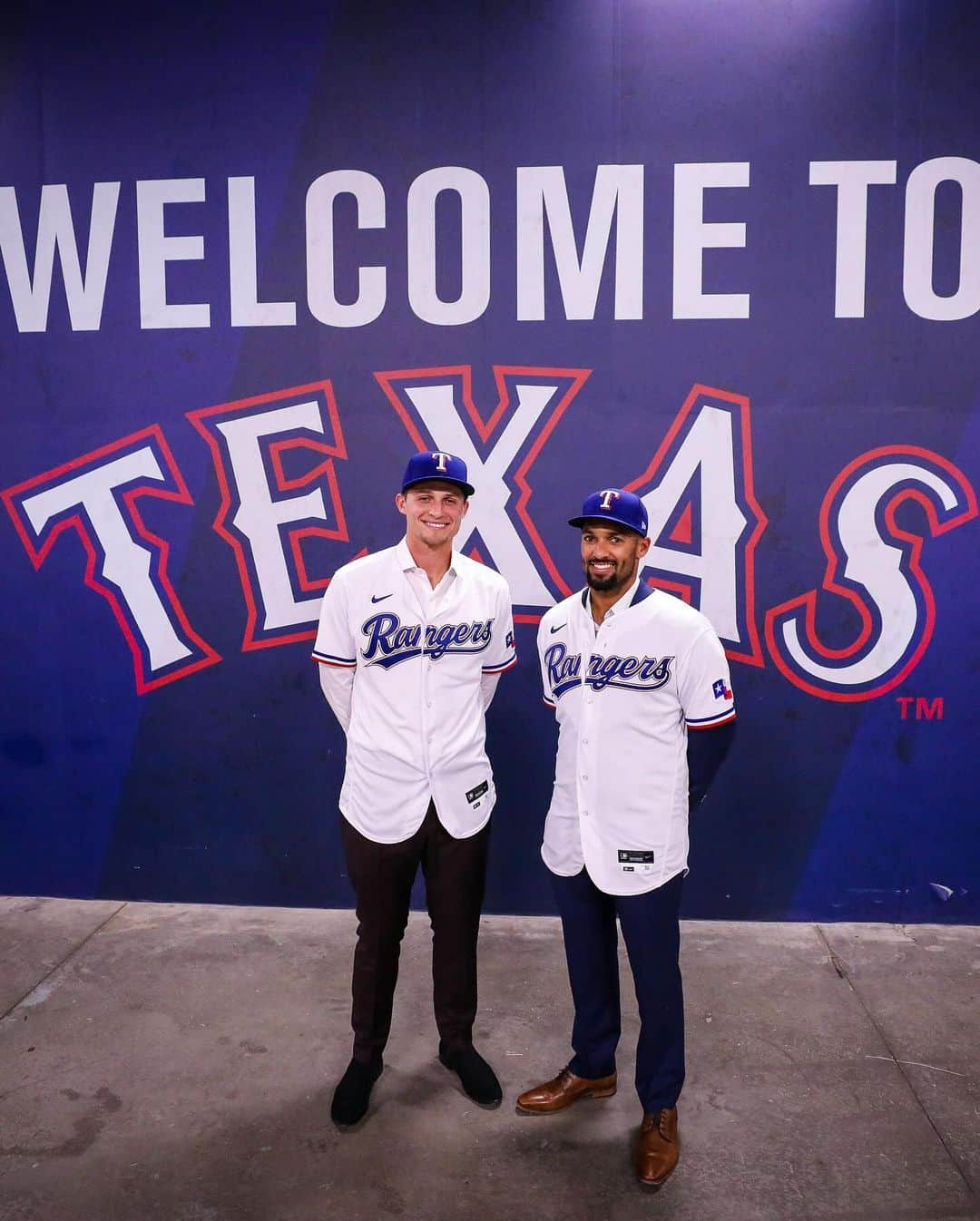 テキサス・レンジャーズのインスタグラム：「Two years with the best middle infield in baseball. 🥹」