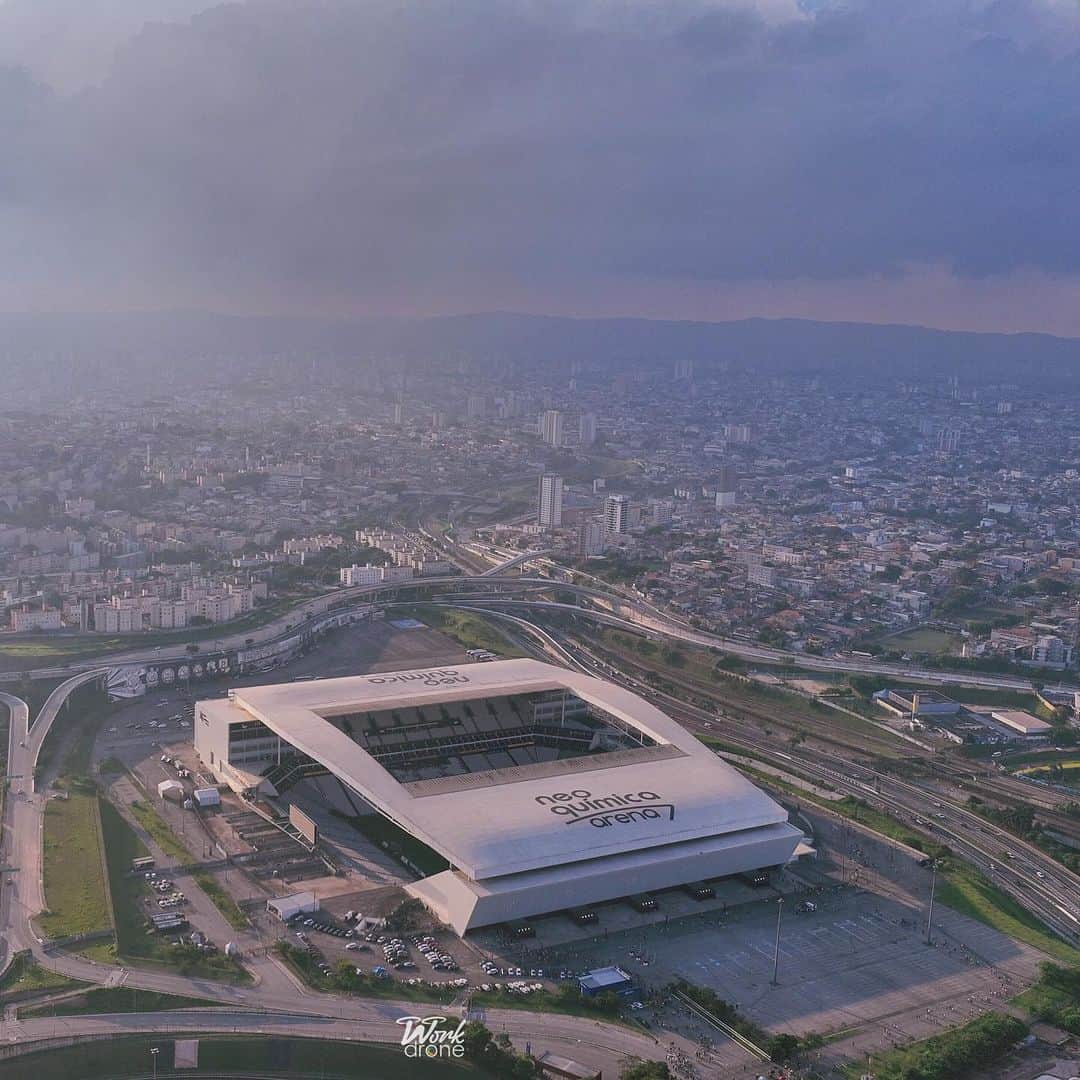 コリンチャンスのインスタグラム：「Amanhã temos o nosso último jogo em casa neste ano! ⚽🔥  Ingressos 👉🏼 fieltorcedor.com.br  📸 @jp_drone   #NeoQuimicaArena #VaiCorinthians」