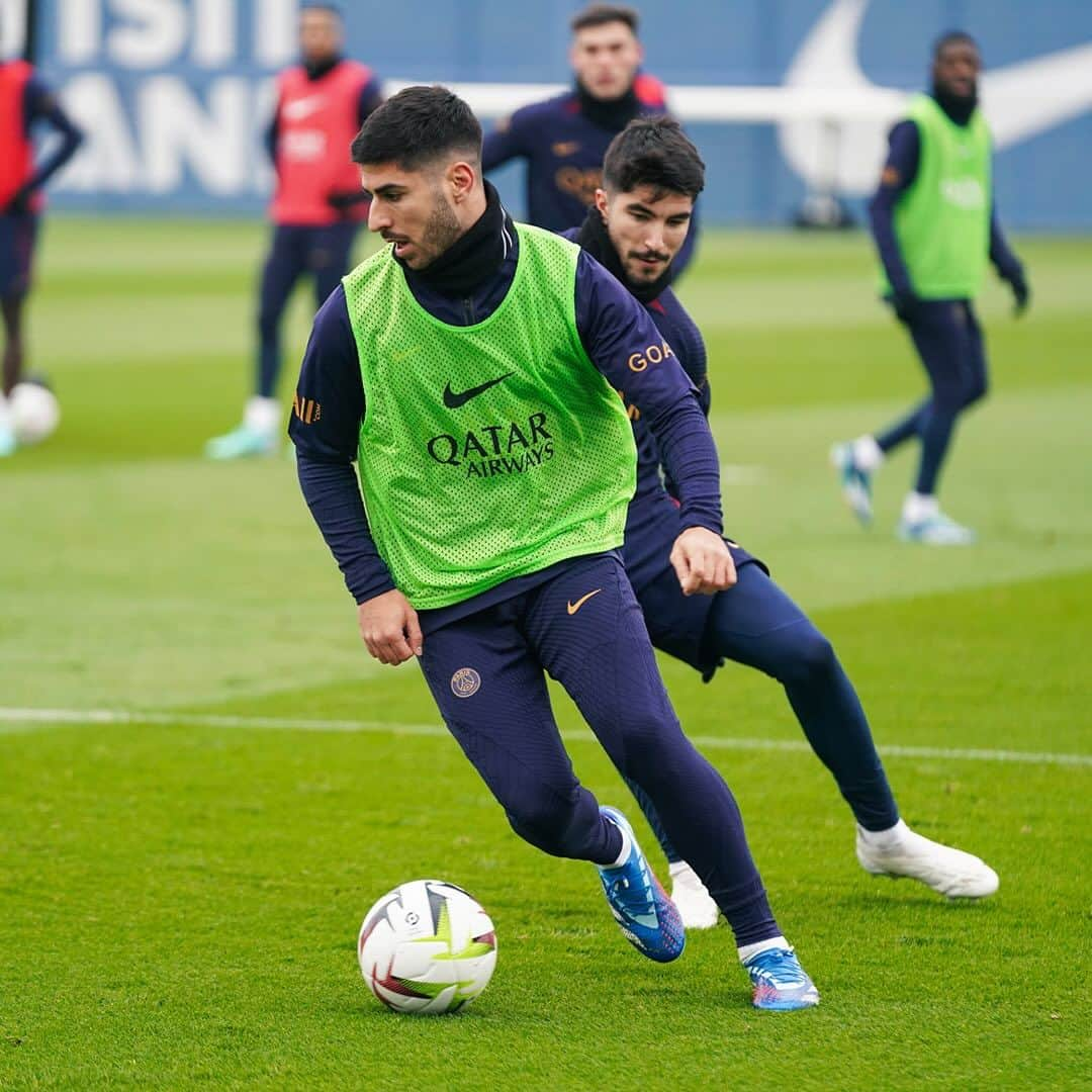 パリ・サンジェルマンFCのインスタグラム：「✊🏋️‍♂️  𝗗-𝟮 before #HACPSG! 🔴🔵 𝗝-𝟮 avant #HACPSG ! 🔴🔵  @qatarairways」