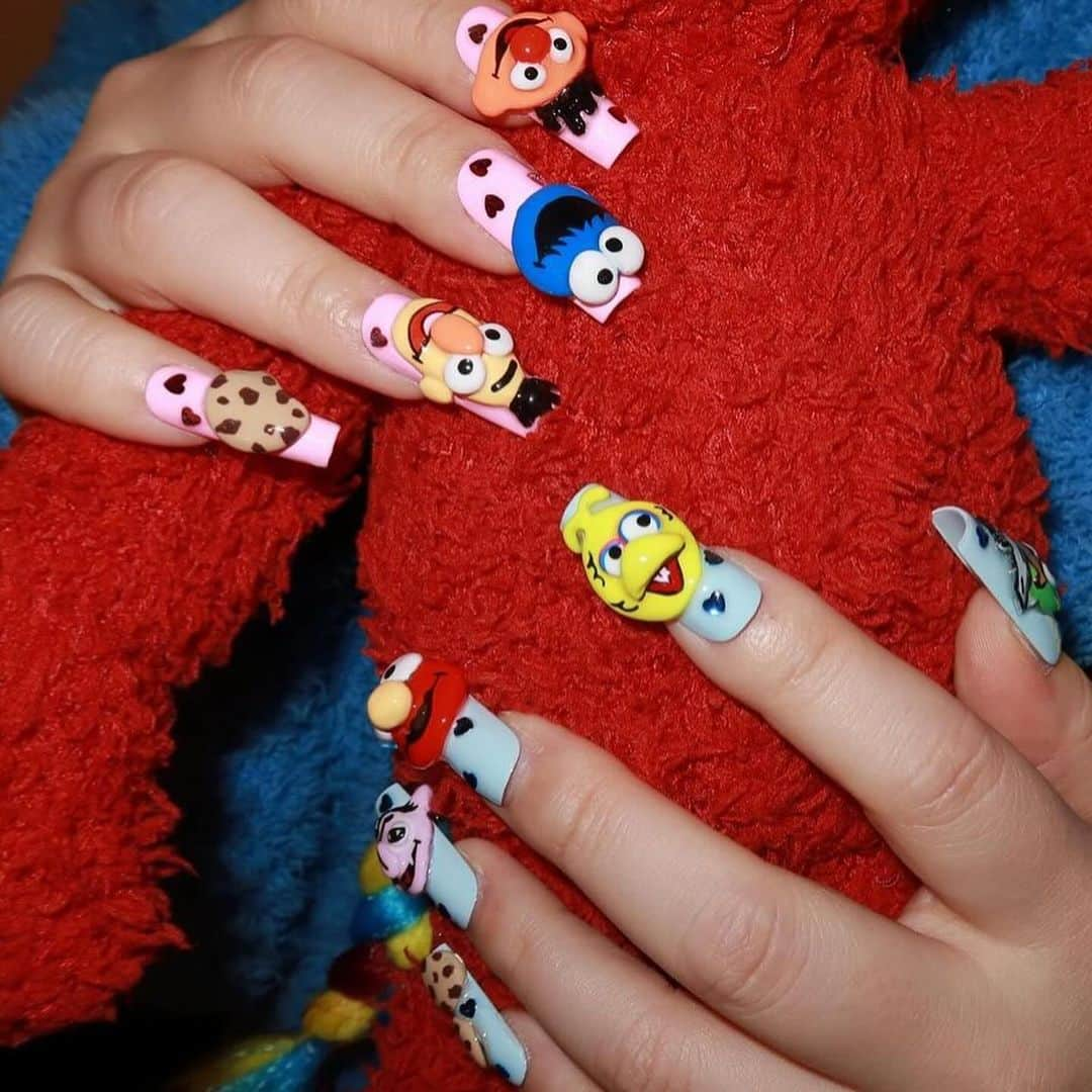 Mei Kawajiriさんのインスタグラム写真 - (Mei KawajiriInstagram)「3D Sesame Street 🍪🍪🍪nails 💅for @watanabenaomi703 @sesamestreet x @gelatopique_official 🩷🎀💅🍪🤍🩵⭐️」12月2日 1時05分 - nailsbymei