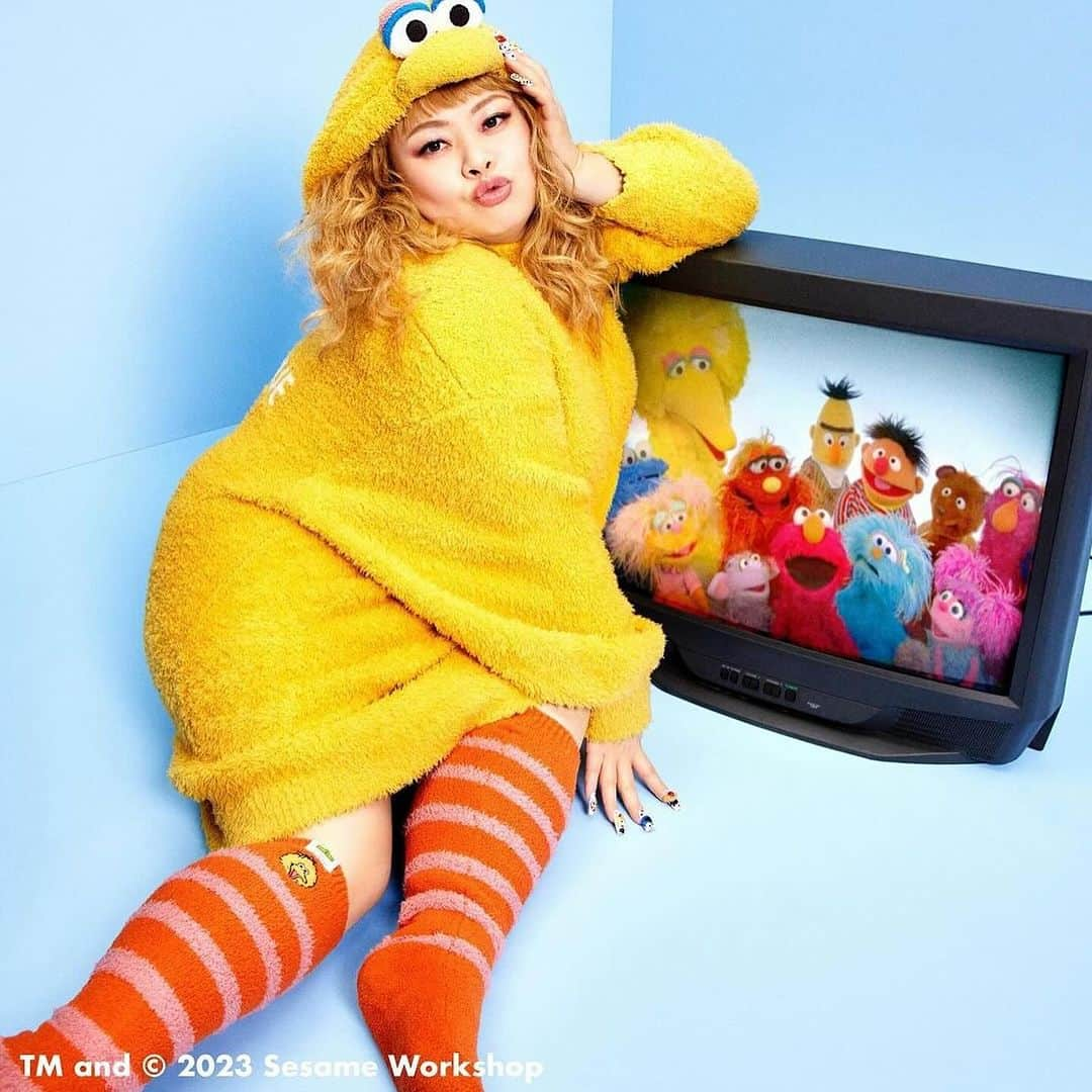 Mei Kawajiriさんのインスタグラム写真 - (Mei KawajiriInstagram)「3D Sesame Street 🍪🍪🍪nails 💅for @watanabenaomi703 @sesamestreet x @gelatopique_official 🩷🎀💅🍪🤍🩵⭐️」12月2日 1時05分 - nailsbymei