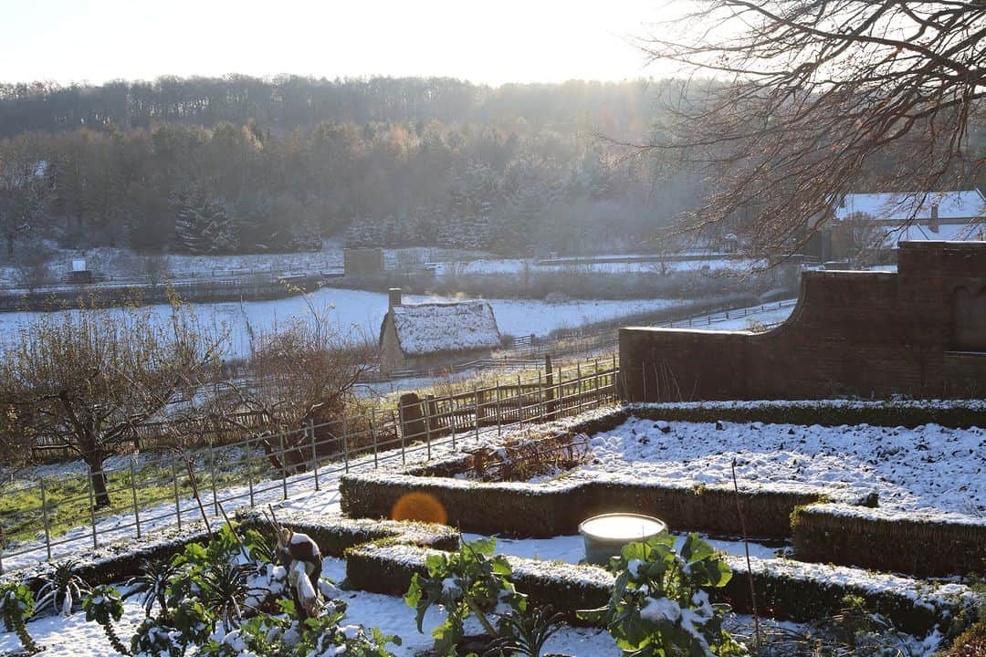 ベーミッシュ美術館さんのインスタグラム写真 - (ベーミッシュ美術館Instagram)「❄We love a snowy day at Beamish!❄ Do you have any photos of Beamish in the snow? ⛄️  #beamishmuseum #museum #snow #winter #tram #pictures」12月2日 1時17分 - beamish_museum