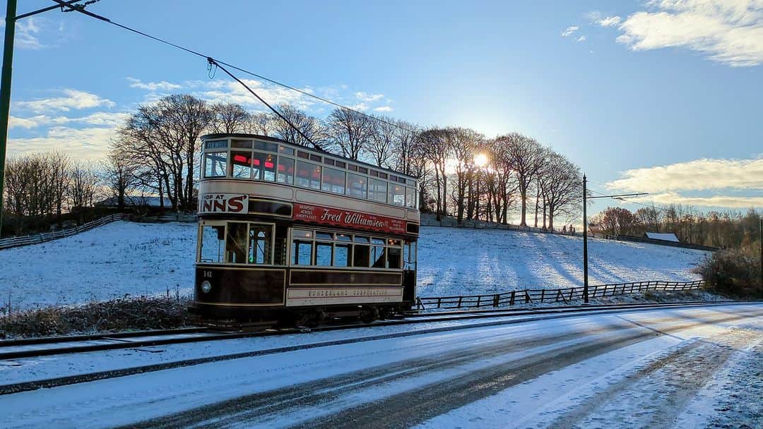 ベーミッシュ美術館のインスタグラム：「❄We love a snowy day at Beamish!❄ Do you have any photos of Beamish in the snow? ⛄️  #beamishmuseum #museum #snow #winter #tram #pictures」
