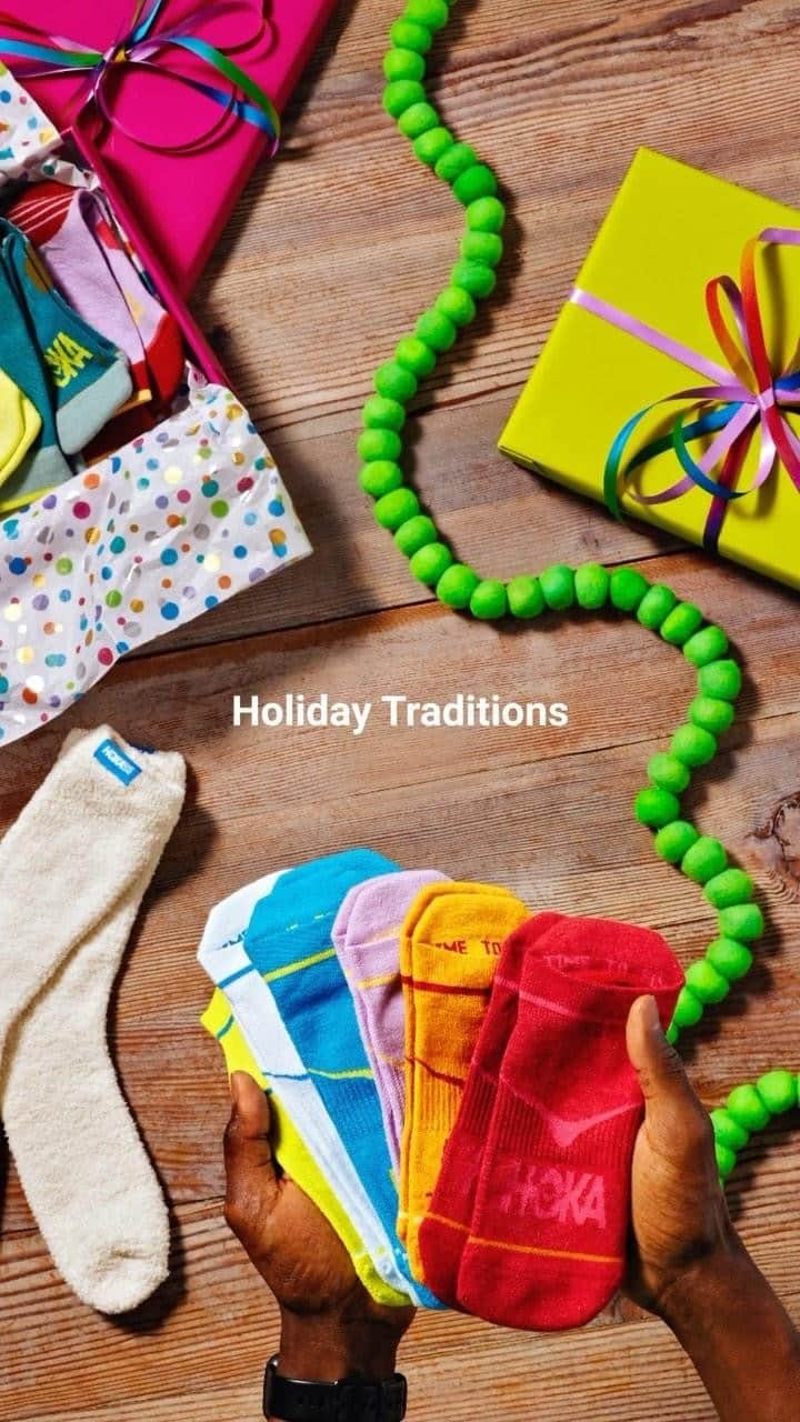 ホカオネオネのインスタグラム：「We asked, and you answered! 🎁✨What other holiday traditions are you looking forward to?  #HappytoShare #Holidays #HolidayTraditions #HOKA」