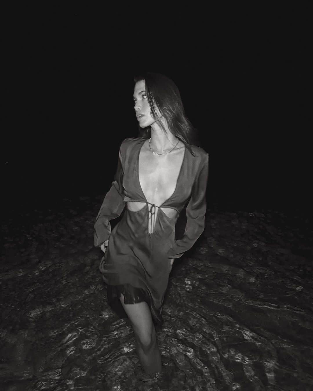 ギーザ・ラガースさんのインスタグラム写真 - (ギーザ・ラガースInstagram)「Night swim 🌌」12月2日 1時23分 - gizawiza