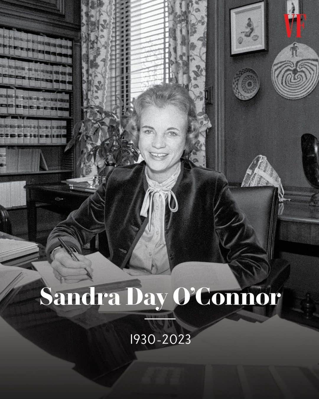 Vanity Fairさんのインスタグラム写真 - (Vanity FairInstagram)「Sandra Day O’Connor, the first woman to serve on the U.S. Supreme Court and a justice for nearly 25 years, has died. She was 93. O’Connor was a trailblazing politician, known for her deciding votes in a number of significant cases, including a 1992 decision affirming Roe v. Wade.   At the link in bio, revisit VF’s 2013 conversation with the justice from the VF Archive.   Photo: @gettyimages」12月2日 1時28分 - vanityfair