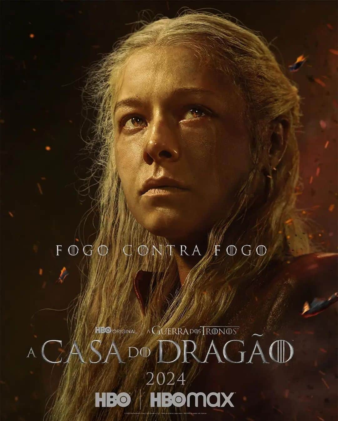 Hugo Glossのインスタグラム：「DRACARYS! Onde estão os fãs de "House of the Dragon" desse Instagram? A HBO Max liberou, nesta sexta-feira (1º), os primeiros pôsteres da 2º temporada de "A Casa do Dragão". "Sangue por sangue, fogo contra fogo", avisam as fotos, ilustradas pela rainha Rhaenyra Targaryen e Alicent Hightower. Eitaaa! As primeiras imagens da série serão divulgadas amanhã (2), na #CCXP. Os novos episódios estreiam em 2024, no catálogo da plataforma de streaming. Ansiosos? (📸: @hbomaxbr)」