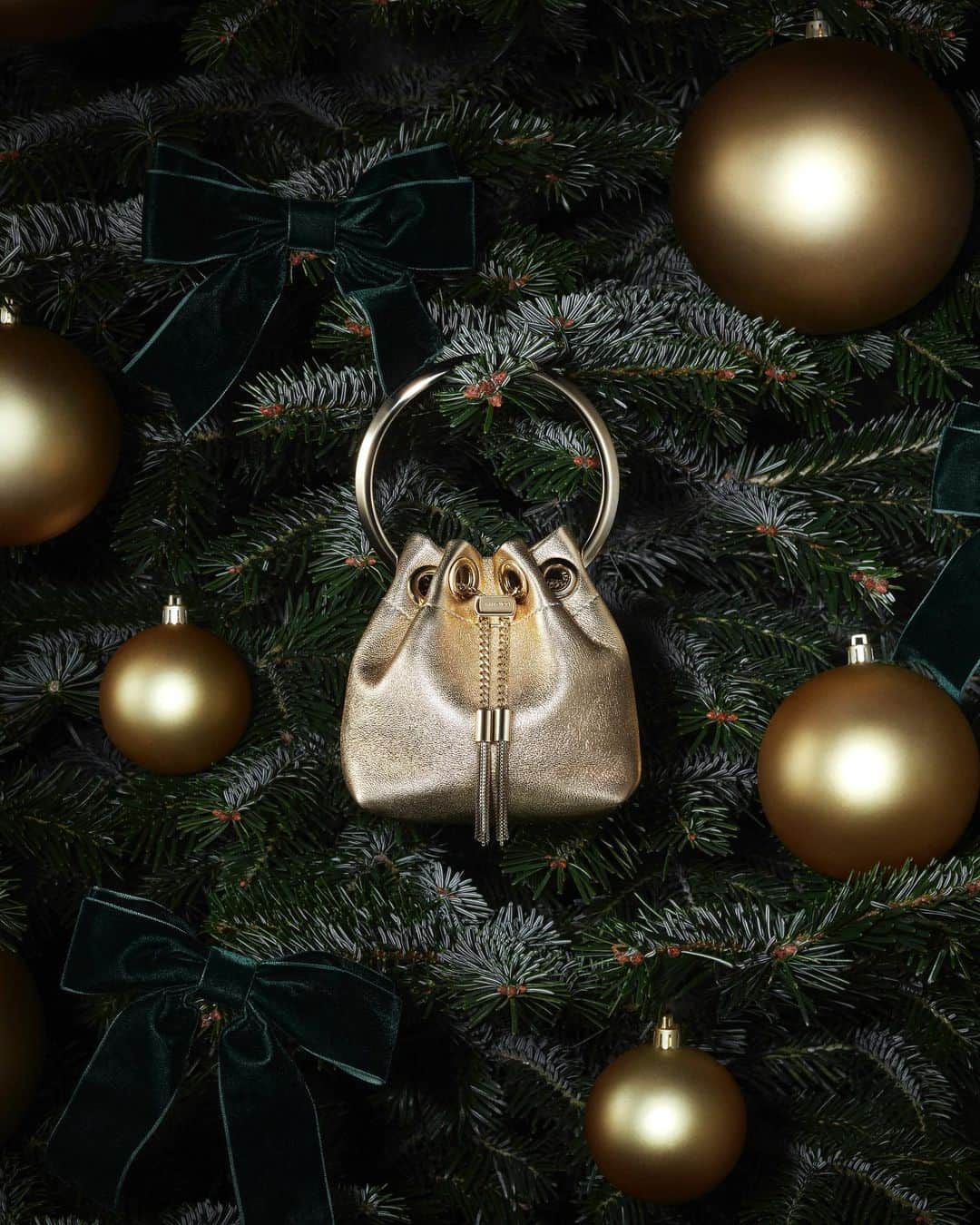 Jimmy Chooのインスタグラム：「As sweet as it's name would suggest, our iconic Bon Bon handbag will make the ultimate gift for everyone on your list this festive season #JimmyChoo」