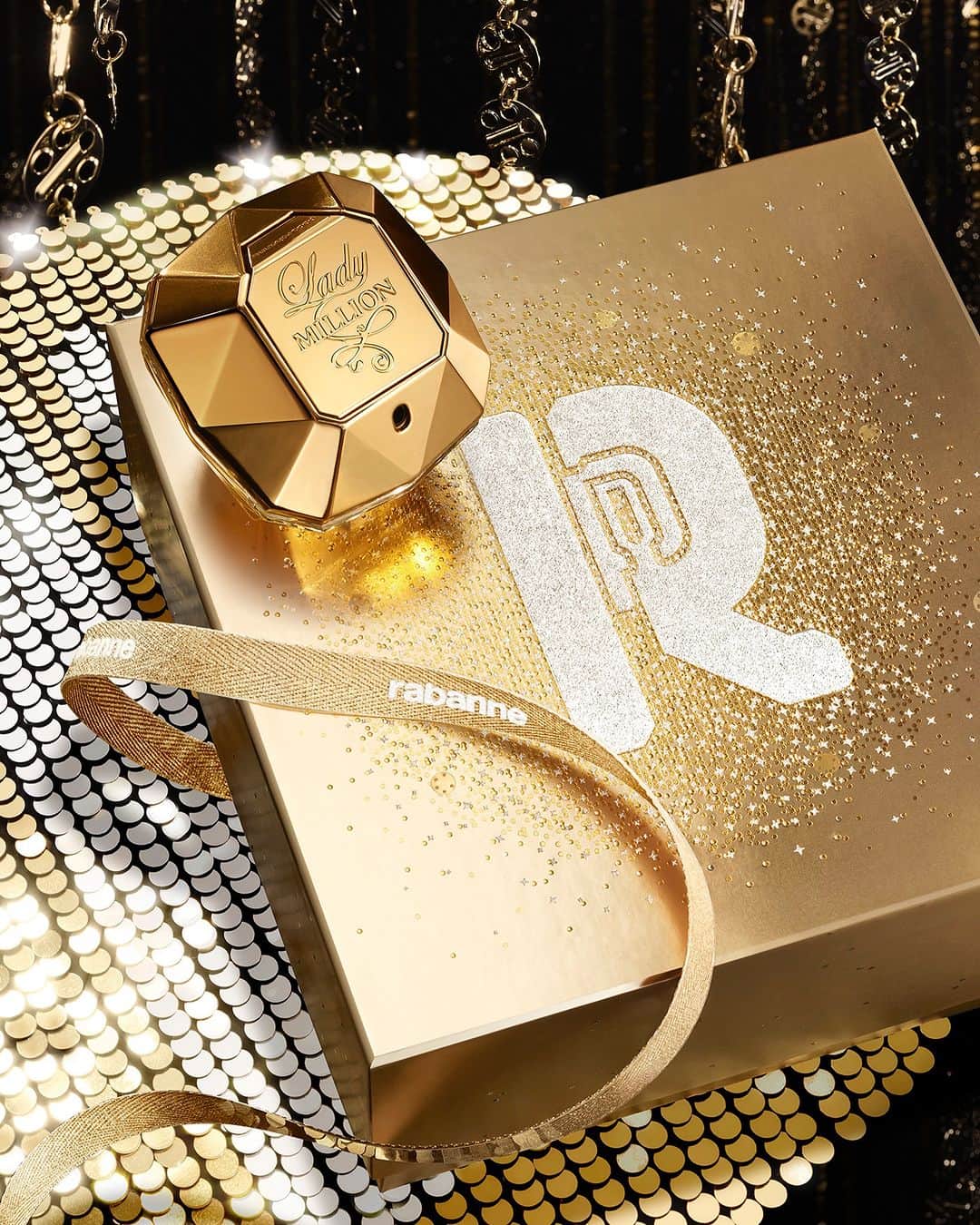 パコラバンヌのインスタグラム：「Spoil her this holiday season with Lady Million, the irresistible fragrance by Rabanne. _ #RabanneHoliday #Rabanne」