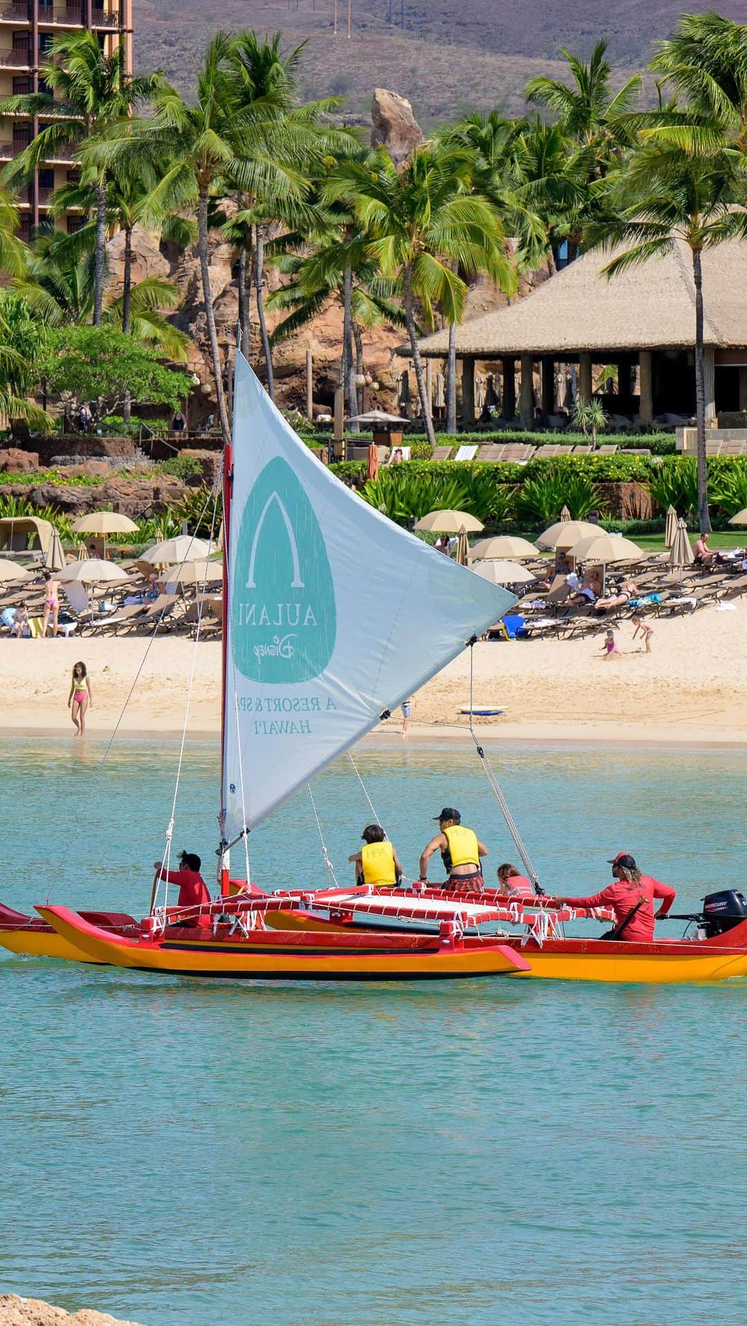 National Geographic Travelのインスタグラム：「Let @exploreralbert and his family’s adventure at #DisneyAulani bring a smile to your face 🌴 🌊 ☀️ #DiscoverMagicInHawaii @DisneyAulani  #LostCitiesRevealed with Albert Lin is now streaming on @DisneyPlus and @hulu.」