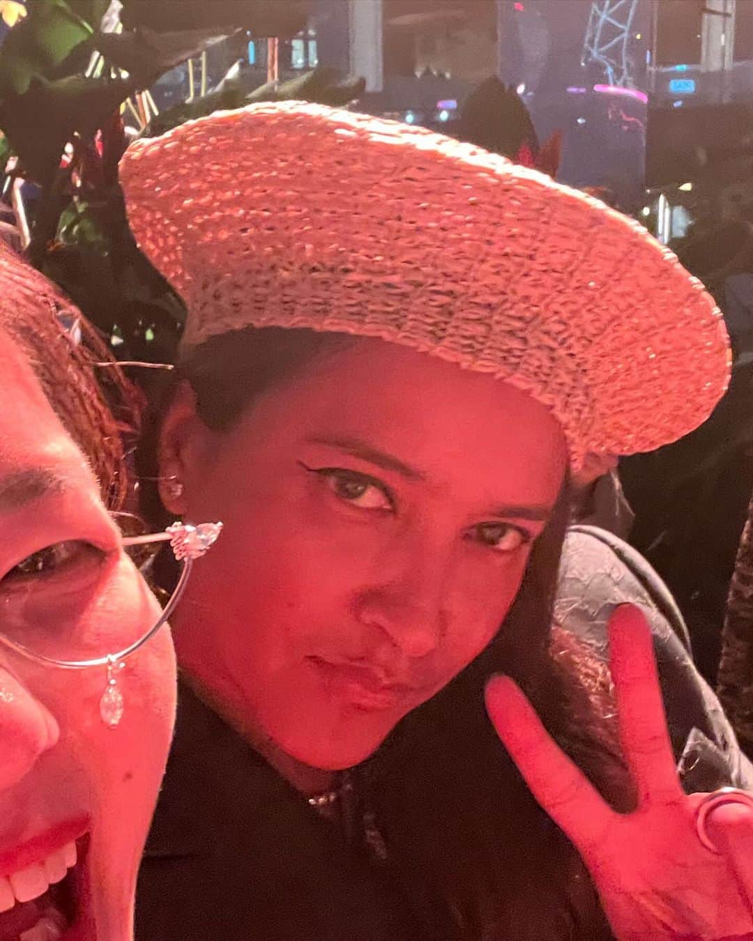 庄司夏子さんのインスタグラム写真 - (庄司夏子Instagram)「Just stayed 12 hours in HK for beautiful show @louisvuitton by @pharrell . Thank you so much team Pharrell, @earlgreyj  (What a happy coincidence with my 🧦🥹🩷)」12月2日 2時13分 - natsuko.ete