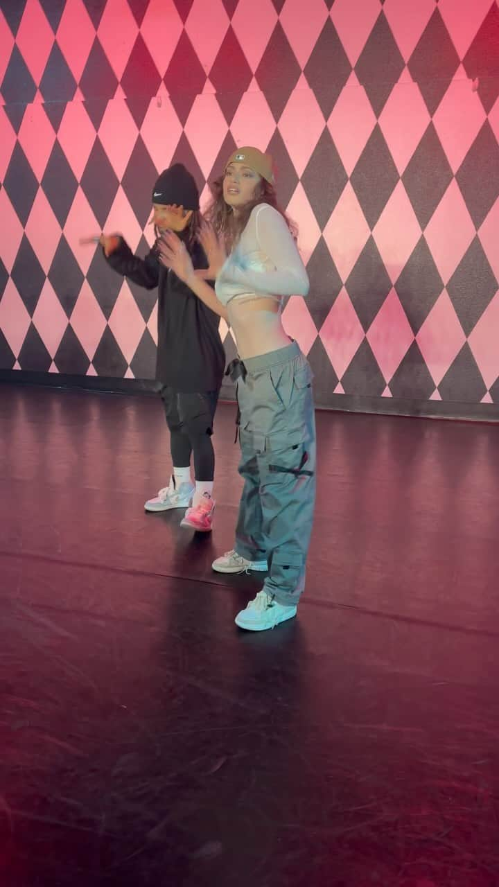 ディトーのインスタグラム：「the first @iam_dytto x @kangfrvr collab class 🩶  THANK YOU @hiphopmindsetstudio AND @prodigytrainingcenterlv PLUS all the AMAZING students who came out 🏆🔥」