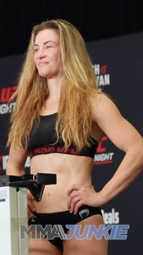 ミーシャ・テイトのインスタグラム：「Former UFC champ Miesha Tate barely beat the buzzer at weigh-ins, and has still never missed weight in her career #UFCAustin」