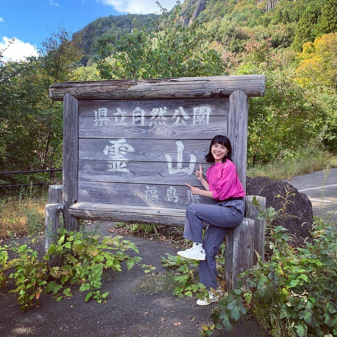 長沢裕のインスタグラム：「… 街はもうクリスマスなの⁉︎という事で いよいよ12月に入りました。 今年もSNS不精をしかと発揮していましたが、 最後のひと月で取り返しちゃうの⁈というような怒涛の勢いで今日から今年を振り返っていこうかなと思います。 文章は短い方がいいと言われる昨今ですが、暑苦しめに熱こもり目に振り返っていこうと思います。 早速の投稿ですが、今回の写真は特に内容はありません。 今年も霊山の紅葉行ってきたぜ〜 この時はまだ早かったぜ〜 の写真です。  明日から本気出す。 明日からおれは。  #明日やろうはばかやろう #紅葉スポット#霊山 #福島 #伊達市」