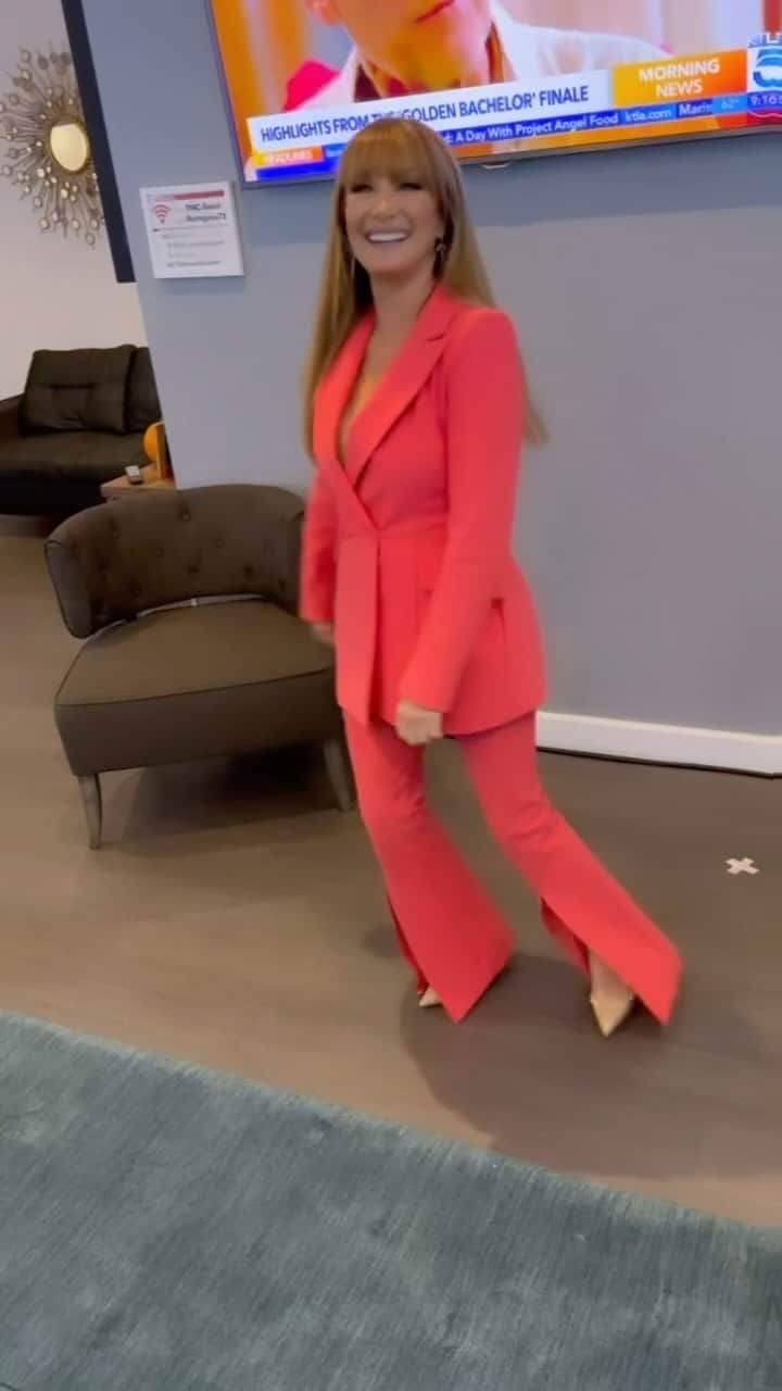 ジェーン・シーモアのインスタグラム：「Early morning here for @ktla_entertainment! Going live soon, but wanted to share a big secret… It’s official season 3 of #HarryWild is coming! 🥳 Are you ready?⁣ ⁣ Suit: @chiarabonilapetiterobe  Hair: @paulnortonhair  Makeup: @marina_gravani  @acorn_tv」