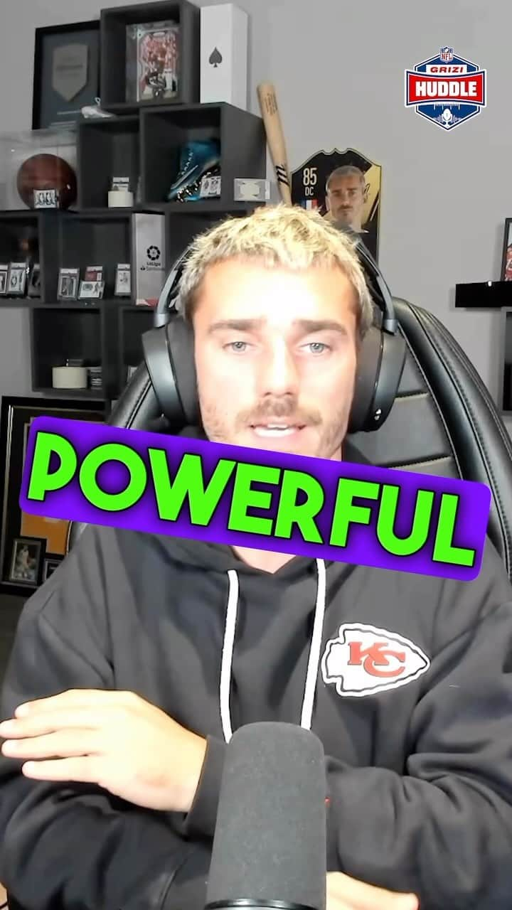 アントワーヌ・グリーズマンのインスタグラム：「A top class soccer player like @antogriezmann explains the difference between his craft and that of a quarterback, in his @mundonfl show @grizihuddle 🏈🔥⚽️」