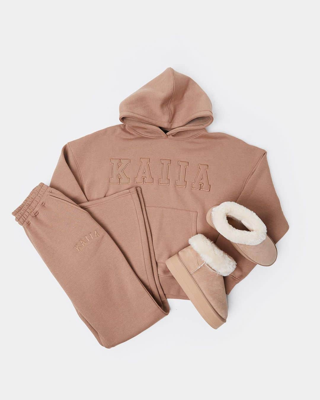 Public Desireさんのインスタグラム写真 - (Public DesireInstagram)「✨WIN A @kaiiathelabel TRACKSUIT✨  Happy December 1st!! 🎄🥰 To celebrate we’ve teamed up with our faves at Kaiia to giveaway their new ‘Caramel’ tracksuit & pair of cosy PD boots to match 🫶  For your chance to WIN: 🤎Like this post  🤎Follow @publicdesire & @kaiiathelabel 🤎Comment any Christmas emoji below! More comments = more entries! 💫 Share to stories for a bonus entry!   All 12 days of Christmas winners will be announced 13/12, full T&Cs: https://bit.ly/3R7igat Good luck! 🤍」12月2日 2時30分 - publicdesire