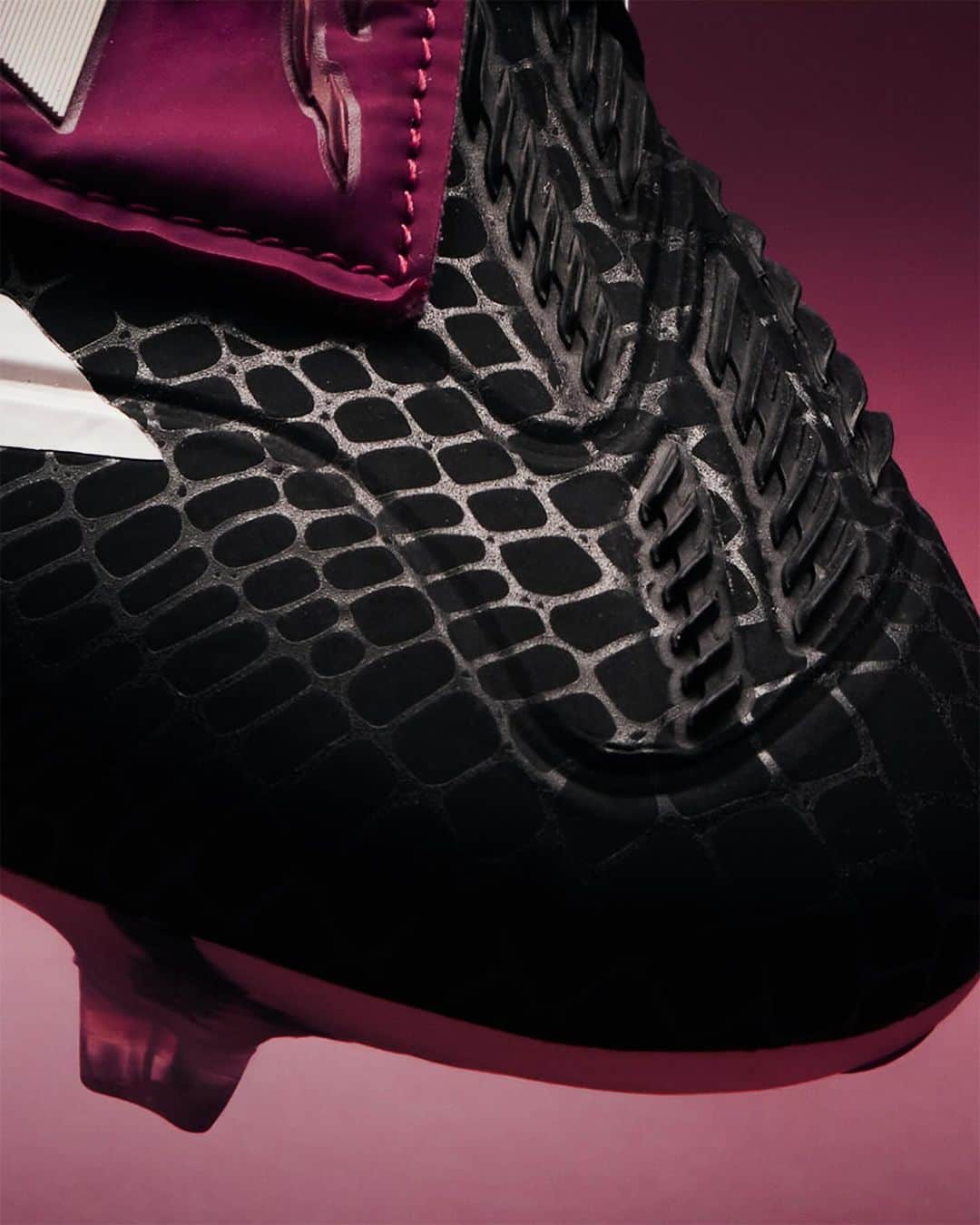 adidas Footballさんのインスタグラム写真 - (adidas FootballInstagram)「pure art crafted in the finest details ✨  Predator 30. available 12/8 🔗」12月2日 2時32分 - adidasfootball
