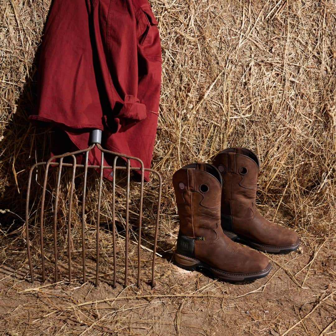 フライさんのインスタグラム写真 - (フライInstagram)「We are excited to unveil our new work footwear line, FRYE SUPPLY, which brings the heritage of the Frye brand to work footwear, adding quality, craftsmanship & style to the safety features you expect & deserve. #FryeSupply #workboots #safetyboots」12月2日 2時32分 - thefryecompany