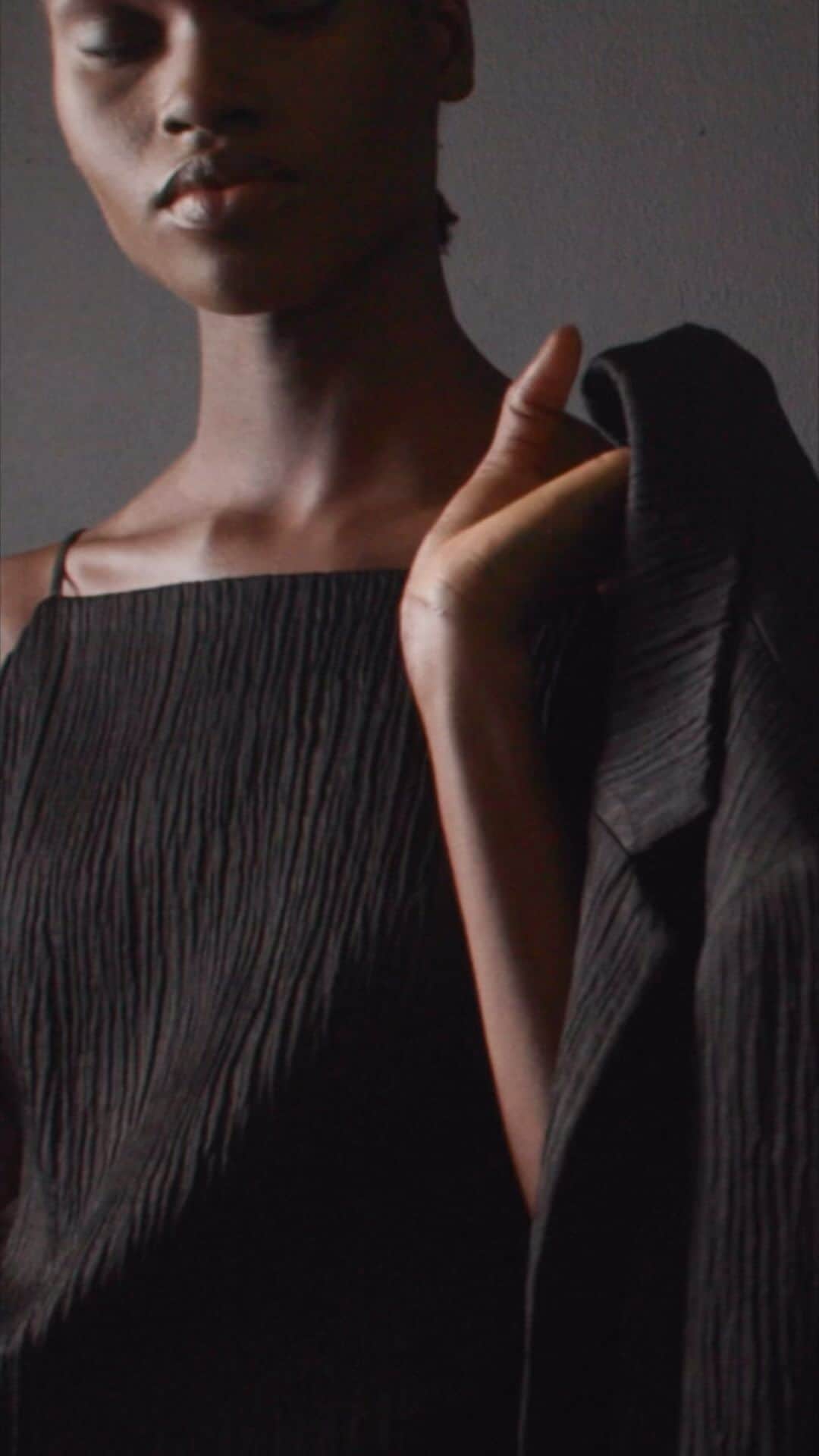 ジョゼフのインスタグラム：「Timeless silhouettes  #JOSEPHfashion」