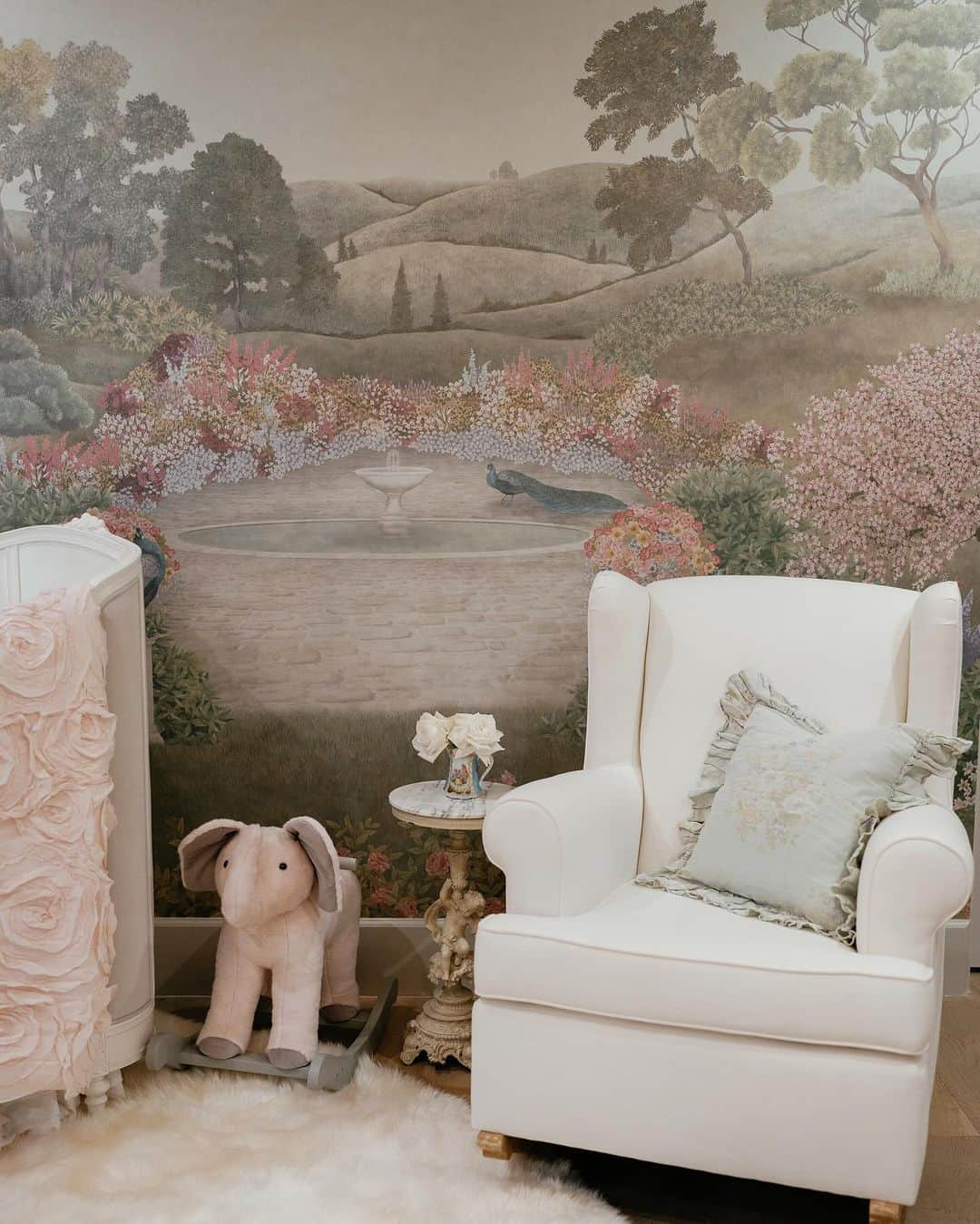 タラ・リピンスキーさんのインスタグラム写真 - (タラ・リピンスキーInstagram)「A little peek in baby Georgie’s nursery.✨  My talented designer and now good friend @shelbydeestyle helped bring this room to life for our little princess. It’s everything I had dreamed of!   It all started with finding this magical mural wallpaper that I fell in love with and then the rest just fell into place. It feels like a magical fairy land every time I walk in. 🧚  Let me know if you want any links!   Wallpaper @kravetinc @jennyquicksall photos #nursery #nurserydecor #nurserydecorideas #nurseryinspo #nurserydesign #nurseryideas #nurseryinspiration #nurserystyle #nurseryfurniture #nurseryroom #nurseryinteriors #nurserygirl #nurseryglider #nurseryart #nurserywallpaper #babygirl #babygirlnursery #babygirlnurserydesign #babygirlnurseryideas #babygirlnurserydecor #babygirlnurseryinspo #babygirlnurseryinspo #babygirlnurserytheme」12月2日 2時45分 - taralipinski