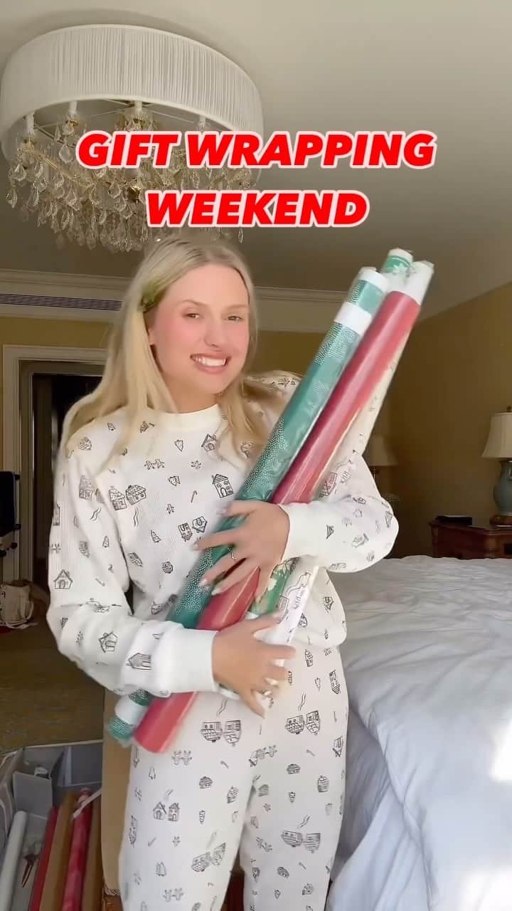 カーターズのインスタグラム：「Follow these steps 🤝 Win the holiday season  🎥: @annalee15   #wrappingweekend #christmas #giftwrapping」