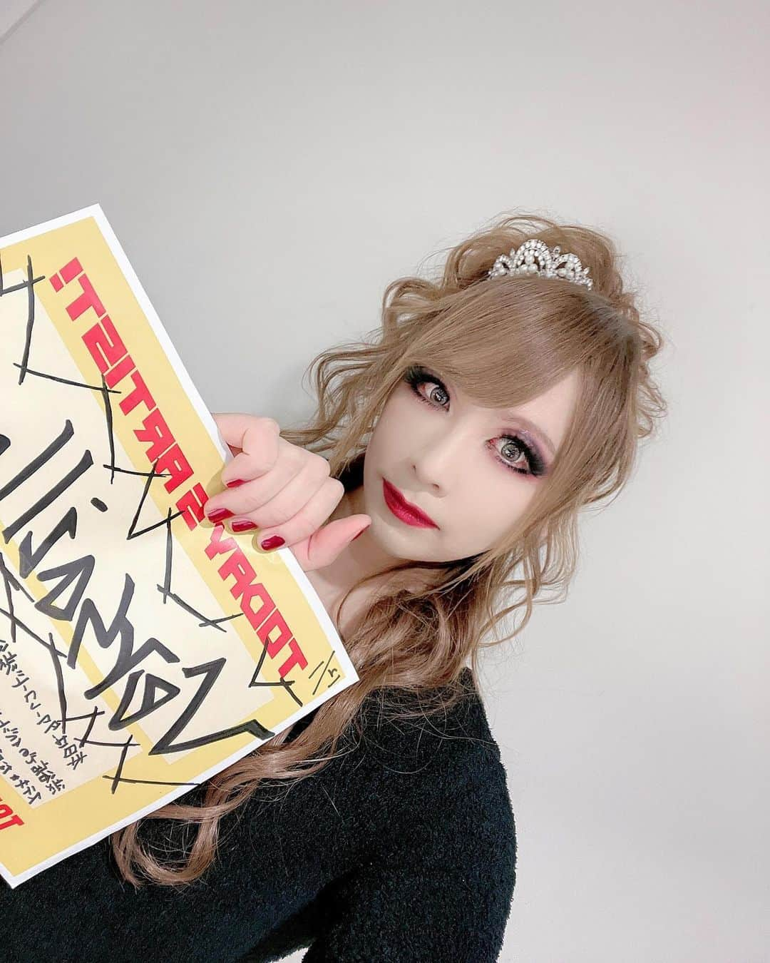 HIZAKIさんのインスタグラム写真 - (HIZAKIInstagram)「🌹🌹🌹  CHATEAU DE VERSAILLES 2023年12月14日(木) Zepp Haneda 最高のライブにします！！ #HIZAKI #Versailles」12月2日 3時00分 - hizaki_official