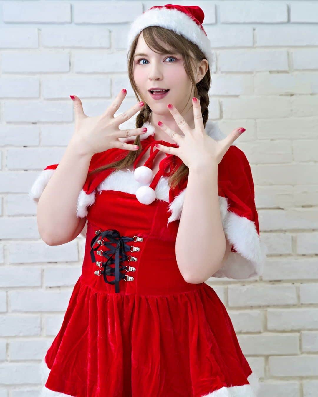 ジューン・ラブジョイのインスタグラム：「Guuuuys... it's December! Aren't you excited about Christmas? 皆さん、、12月だよ！クリスマスは楽しみにしてる！ #junelovejoy #ジューンラブジョイ」