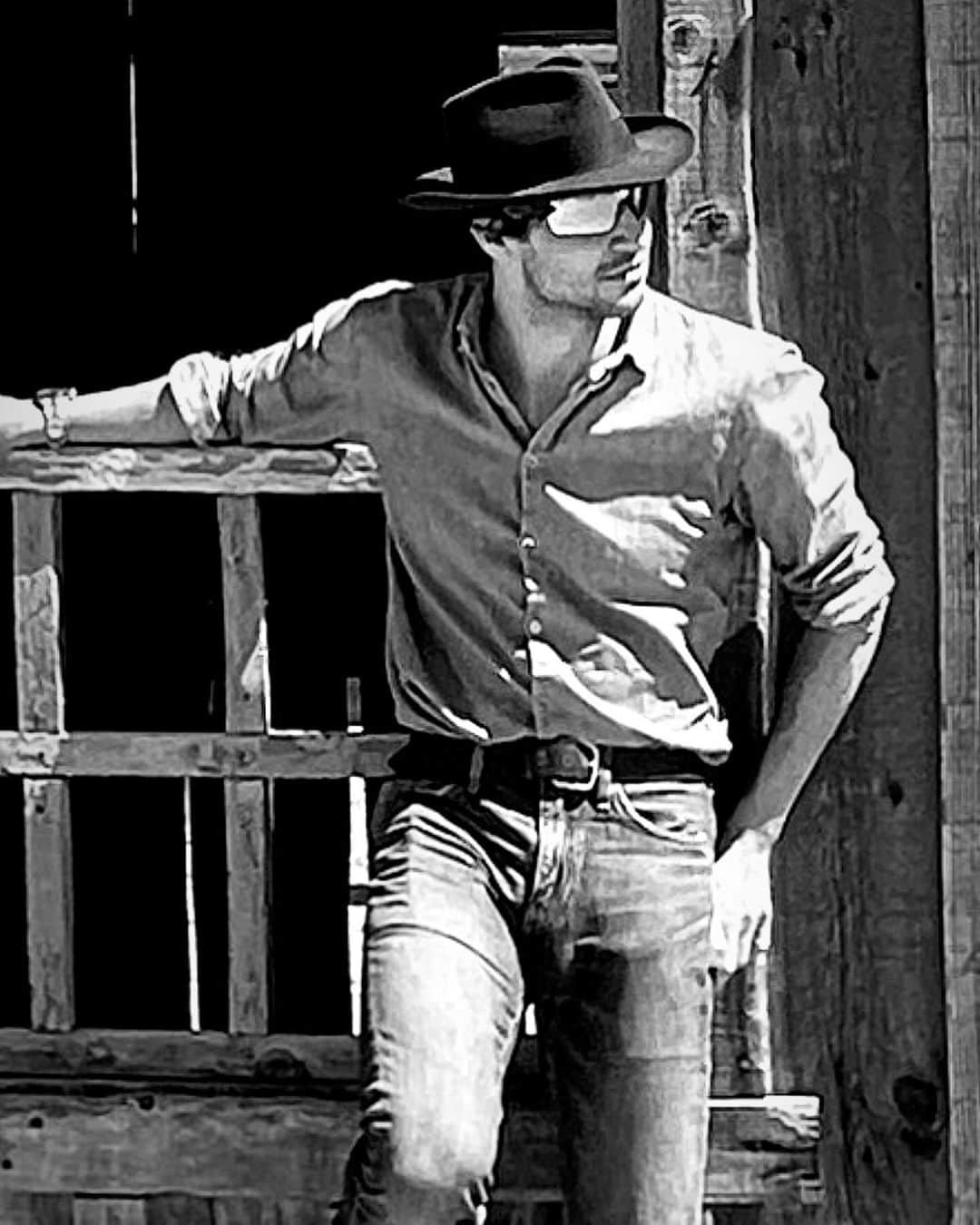 ザックポーゼンのインスタグラム：「The Wild West 🤠🔮😉」